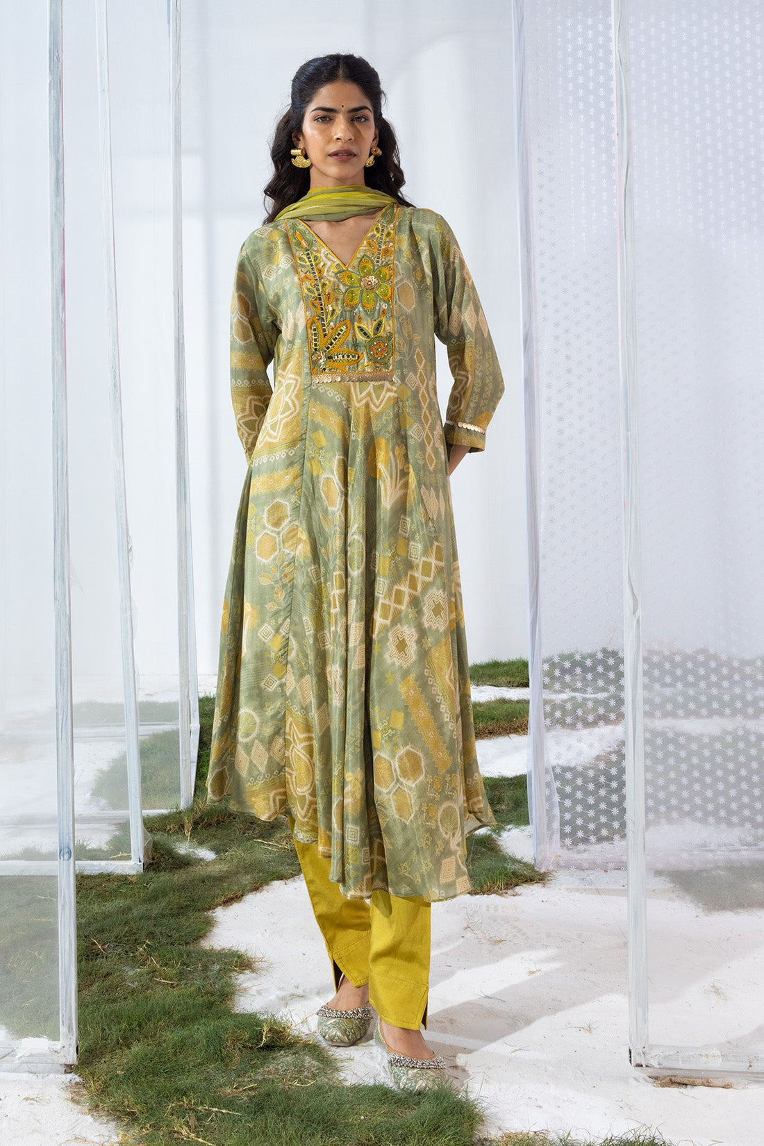 Green Embellished Flared Kurta 3 Pcs Set