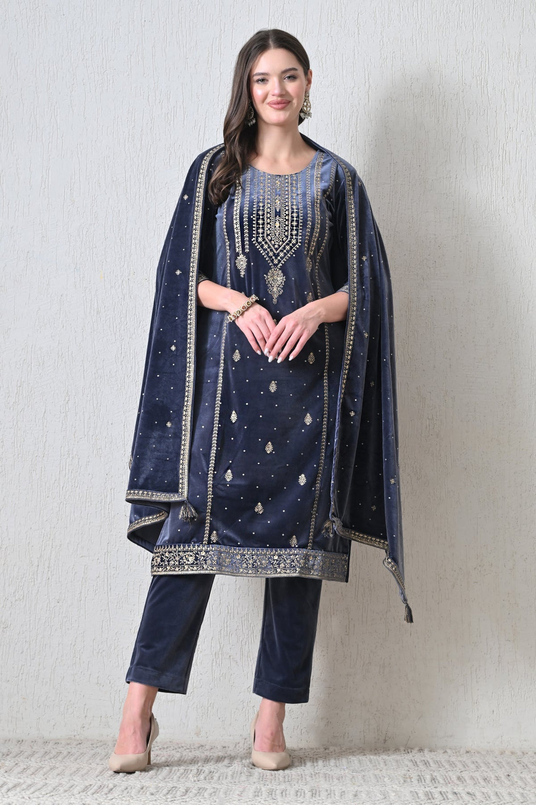 Grey Zari Embroideredred Solid Velvet Kurta 3 Pcs Set