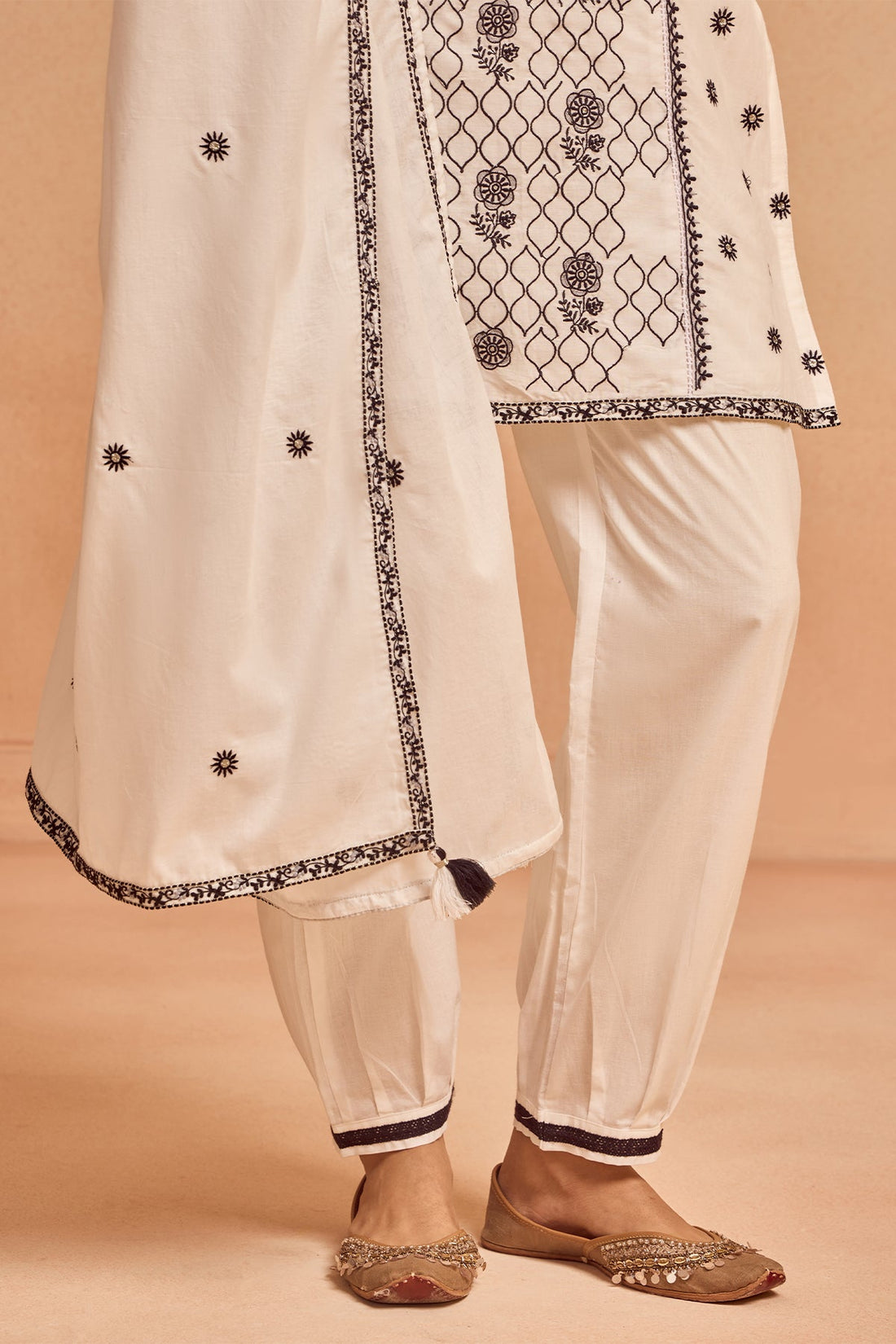White Embroidered Kurta 3 Pcs Set