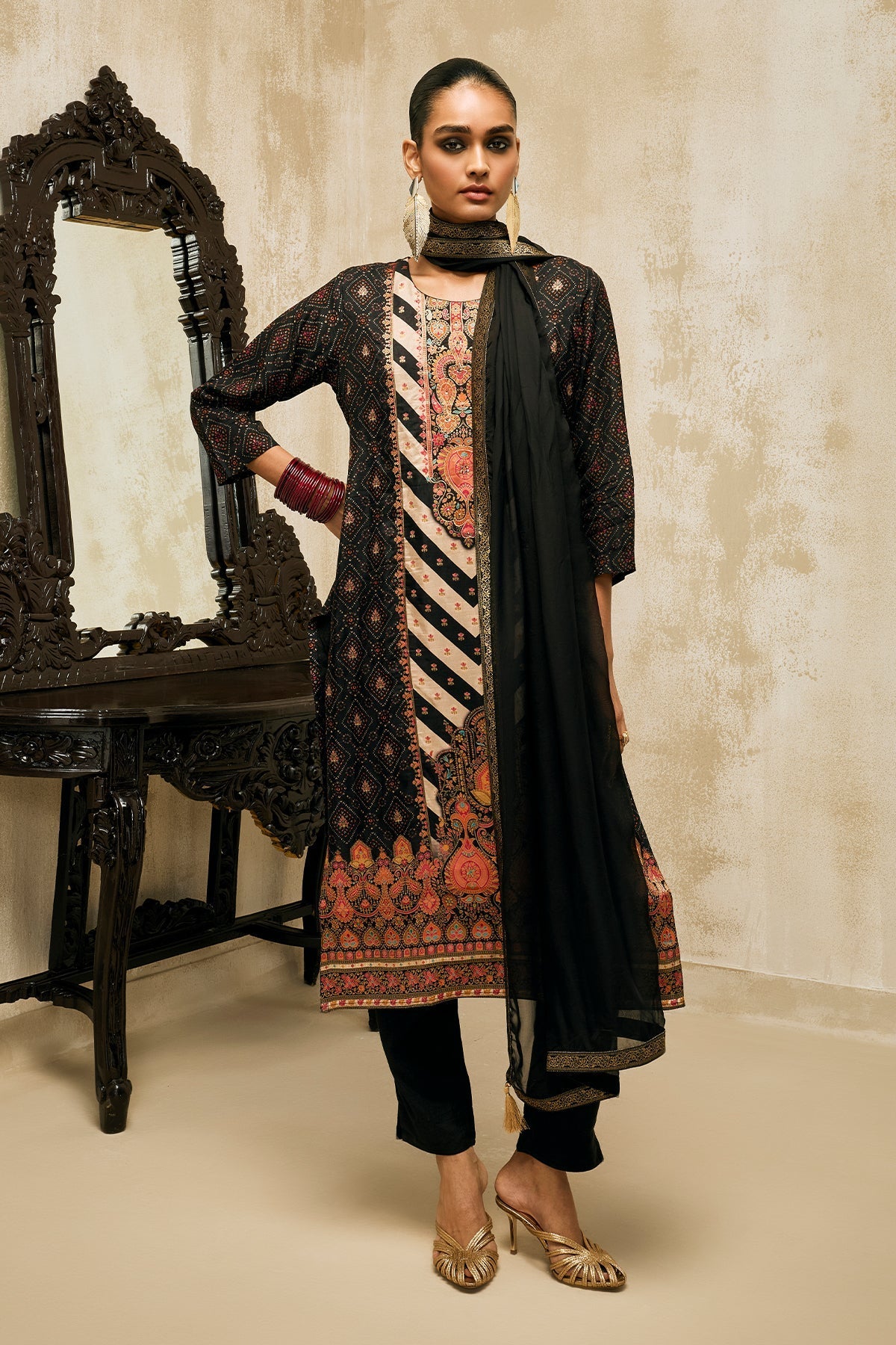 Black Embellished Kurta 3 Pcs Set
