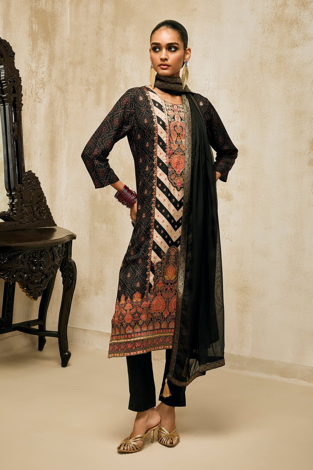 Black Embellished Kurta 3 Pcs Set