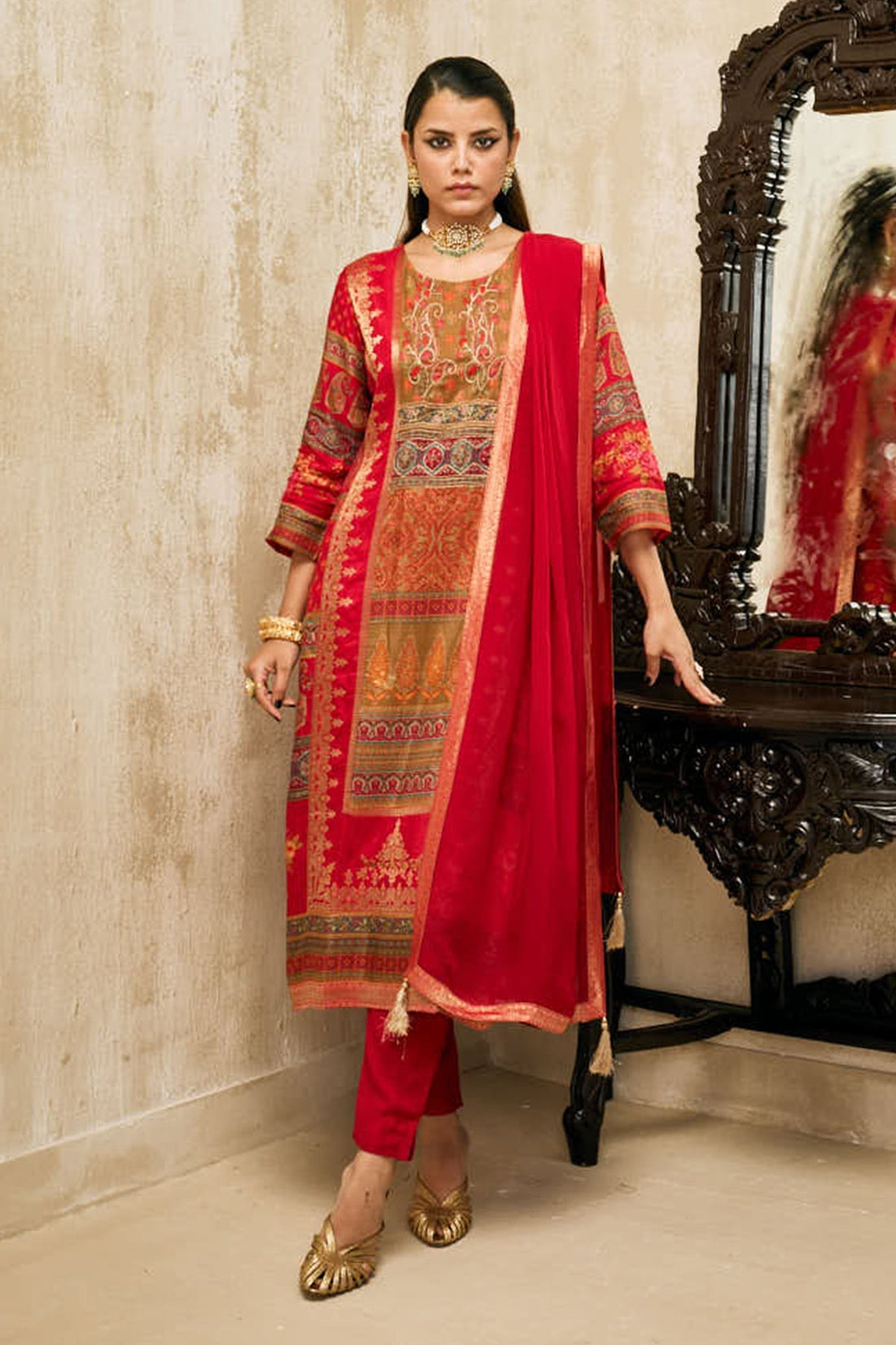 Red Embellished Kurta 3 Pcs Set