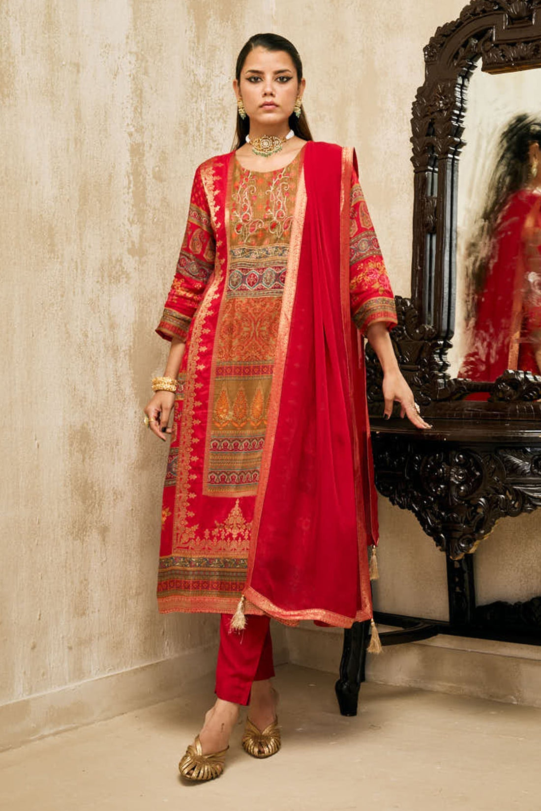 Red Embellished Kurta 3 Pcs Set