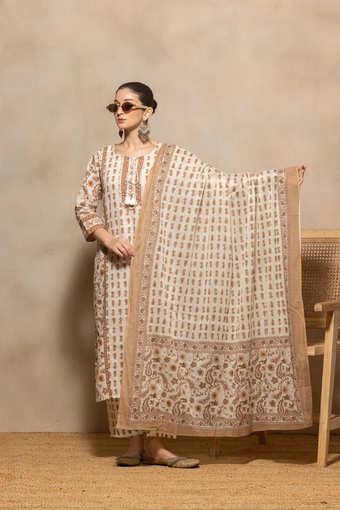 Cream Paisley Printed Kurta 3 Pcs Set