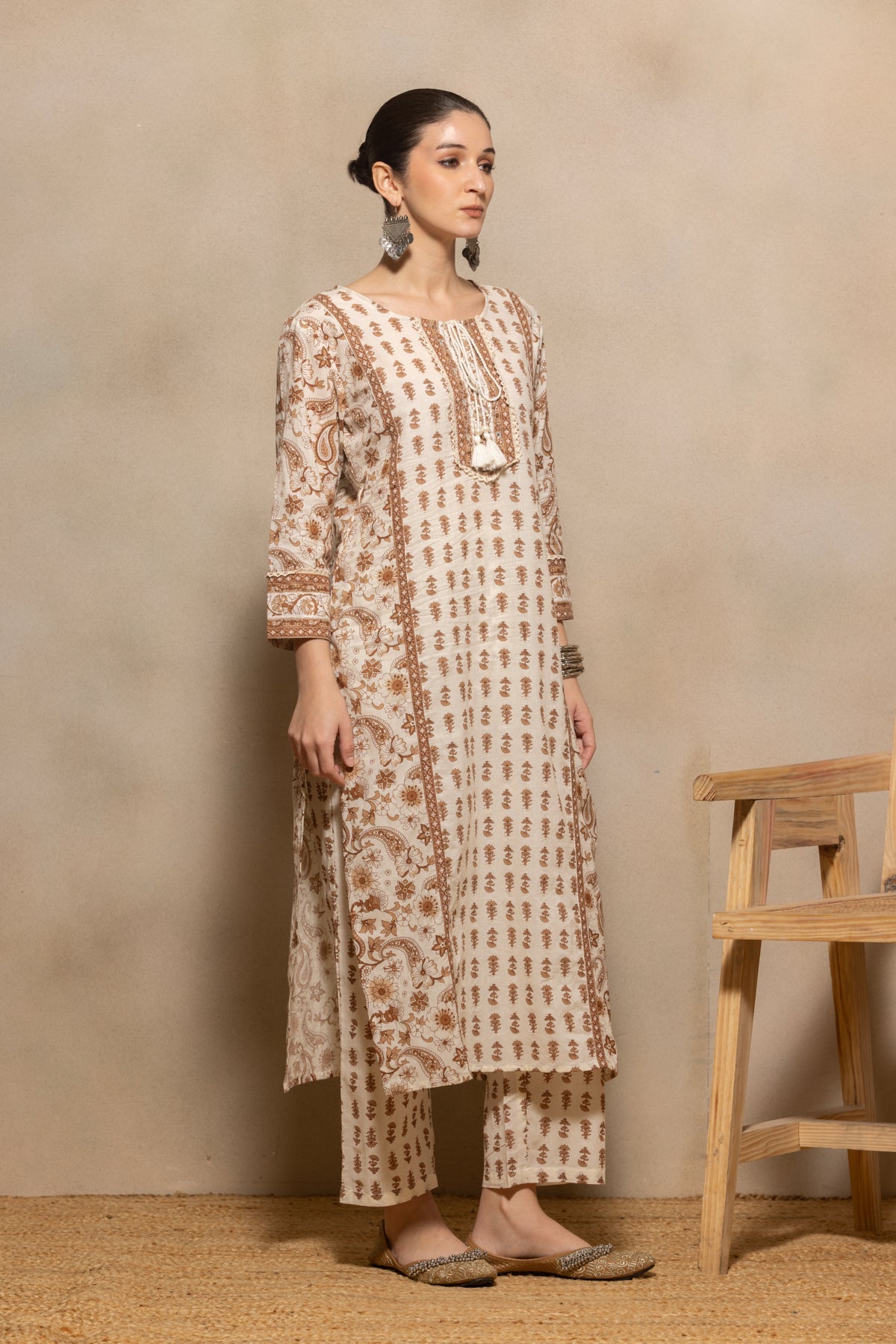 Cream Paisley Printed Kurta 3 Pcs Set