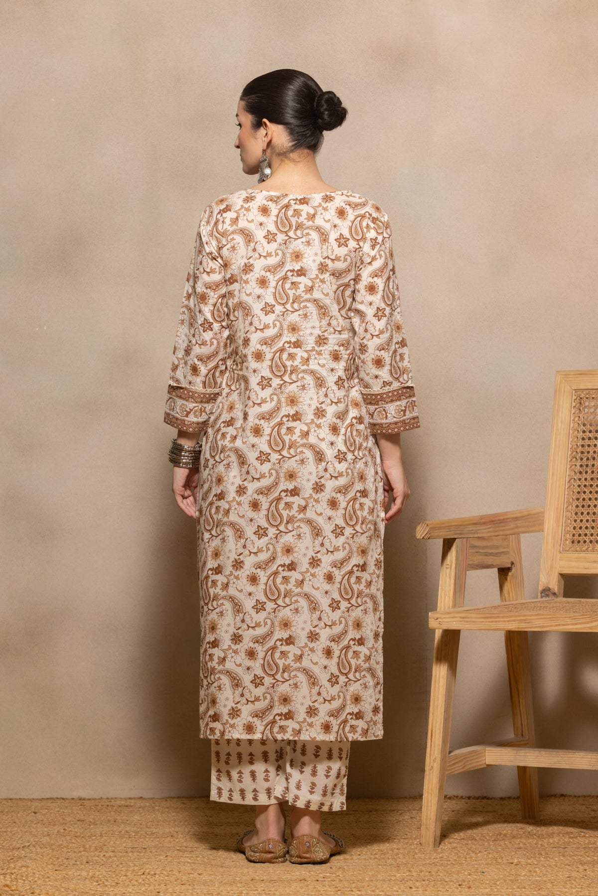 Cream Paisley Printed Kurta 3 Pcs Set