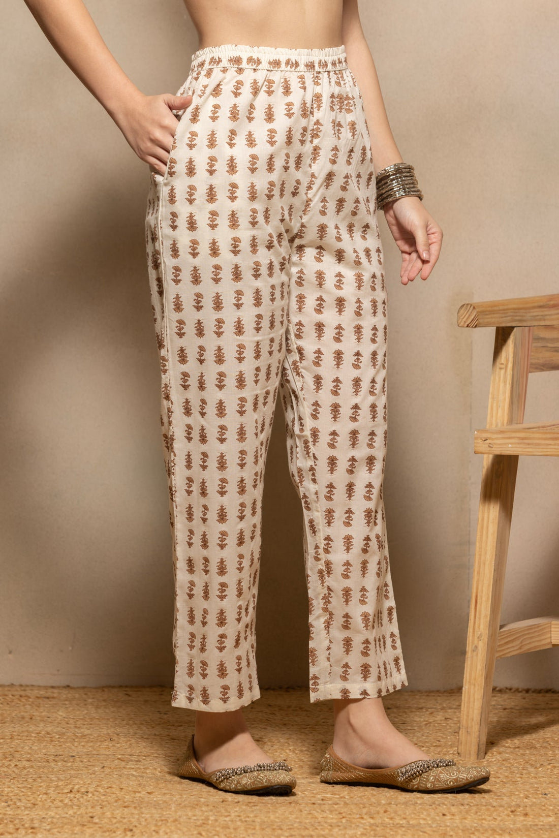 Cream Paisley Printed Kurta 3 Pcs Set