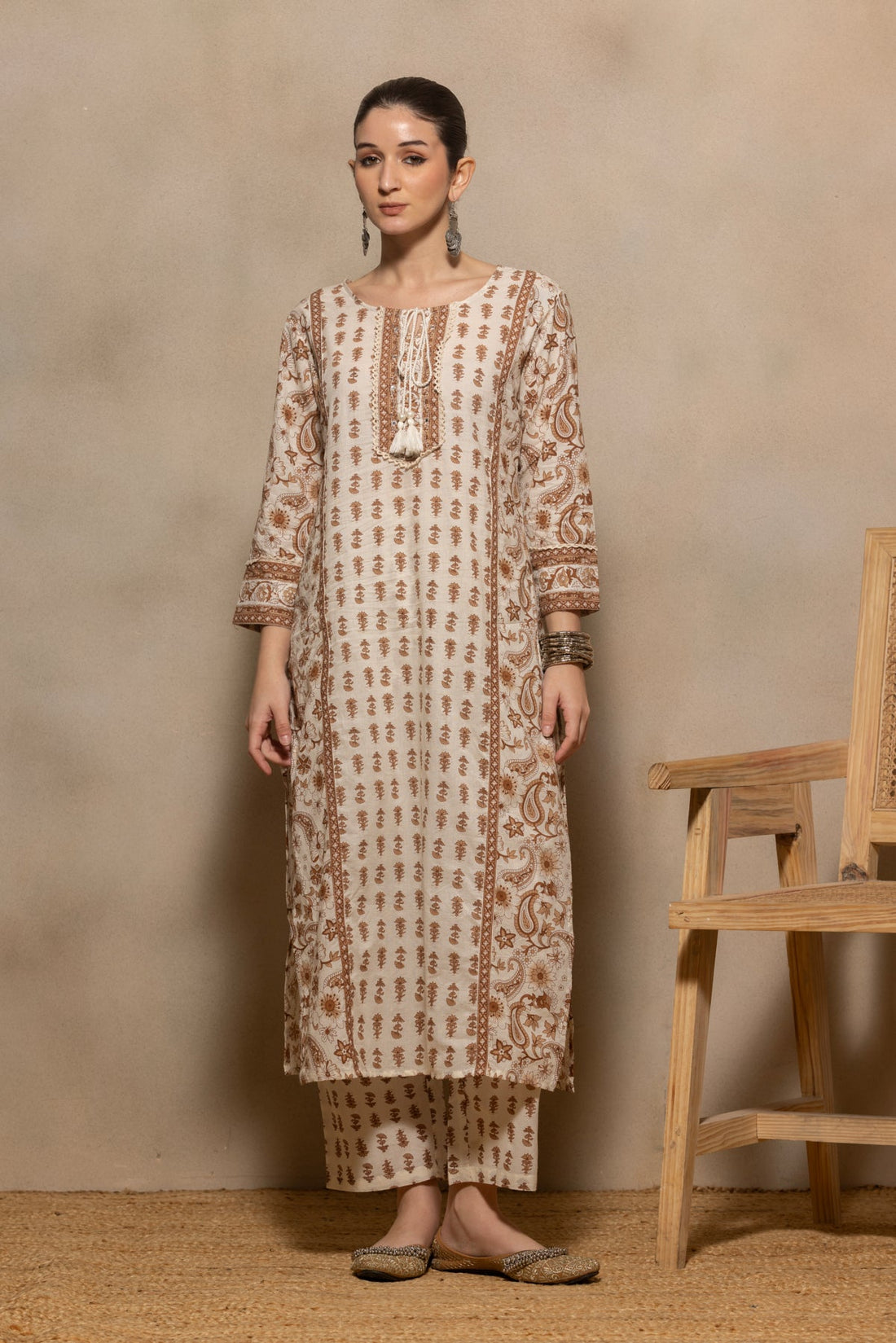 Cream Paisley Printed Kurta 3 Pcs Set