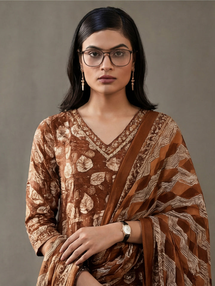 Floral Embroidered Straight Kurta & Trousers Sets