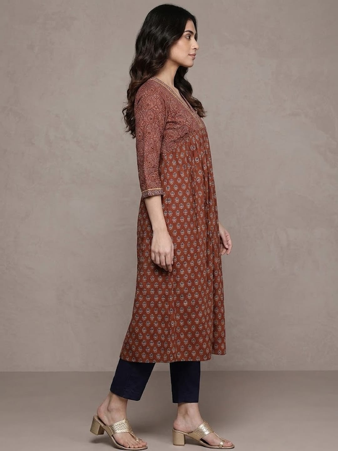 zeyvelle Women Maroon And Blue Bandez Printed Anarkali Kurta