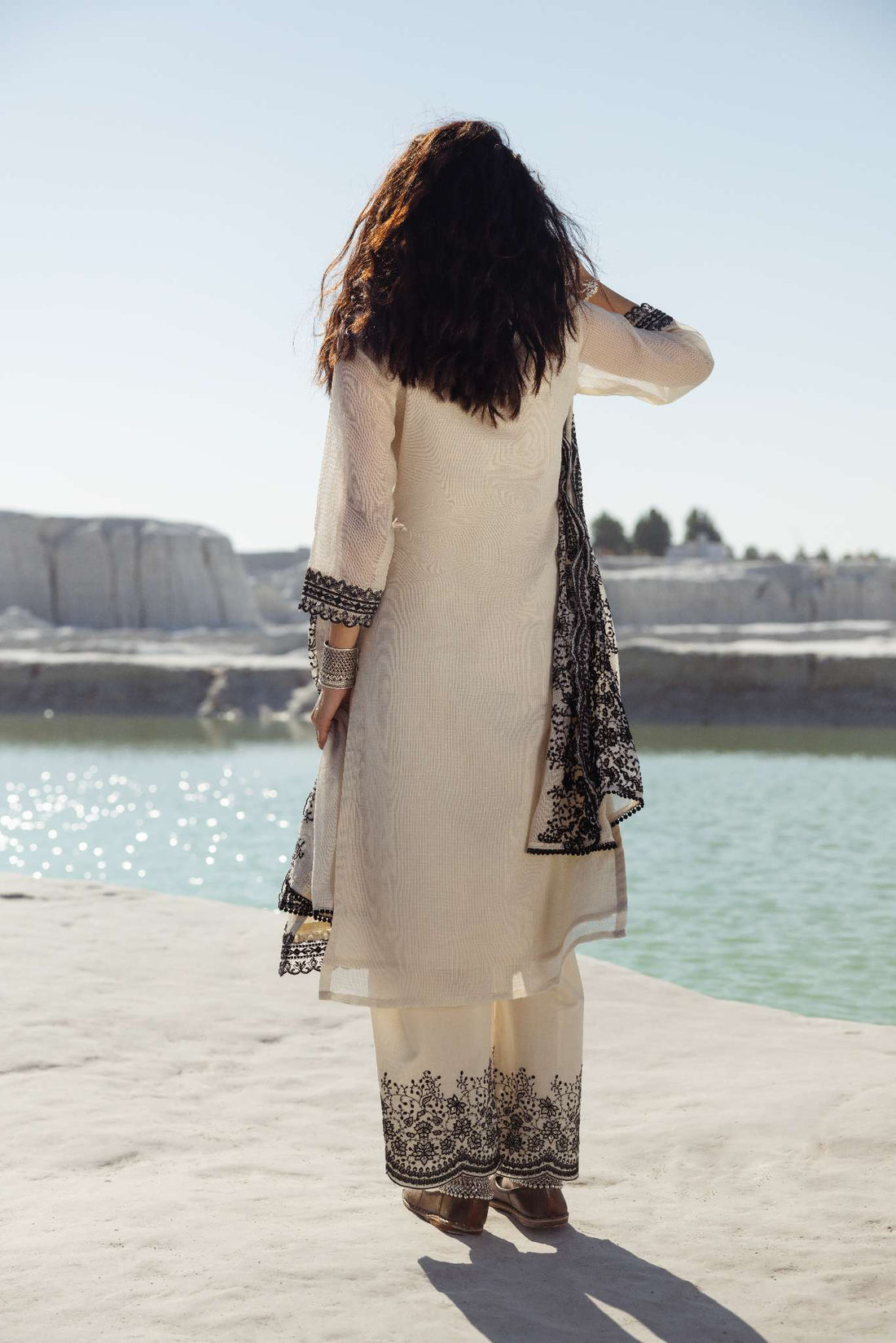 OFF WHITE EMBROIDERED KURTA SET