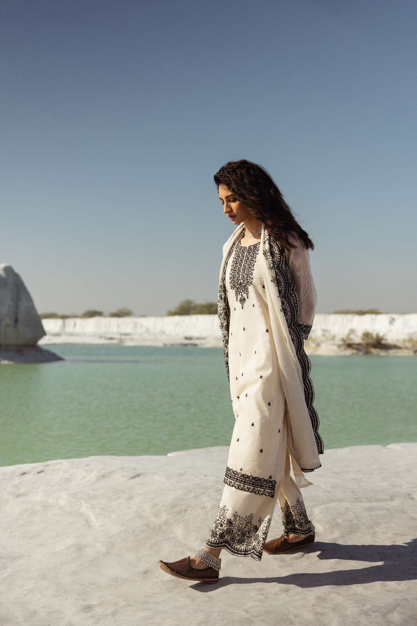 OFF WHITE EMBROIDERED KURTA SET