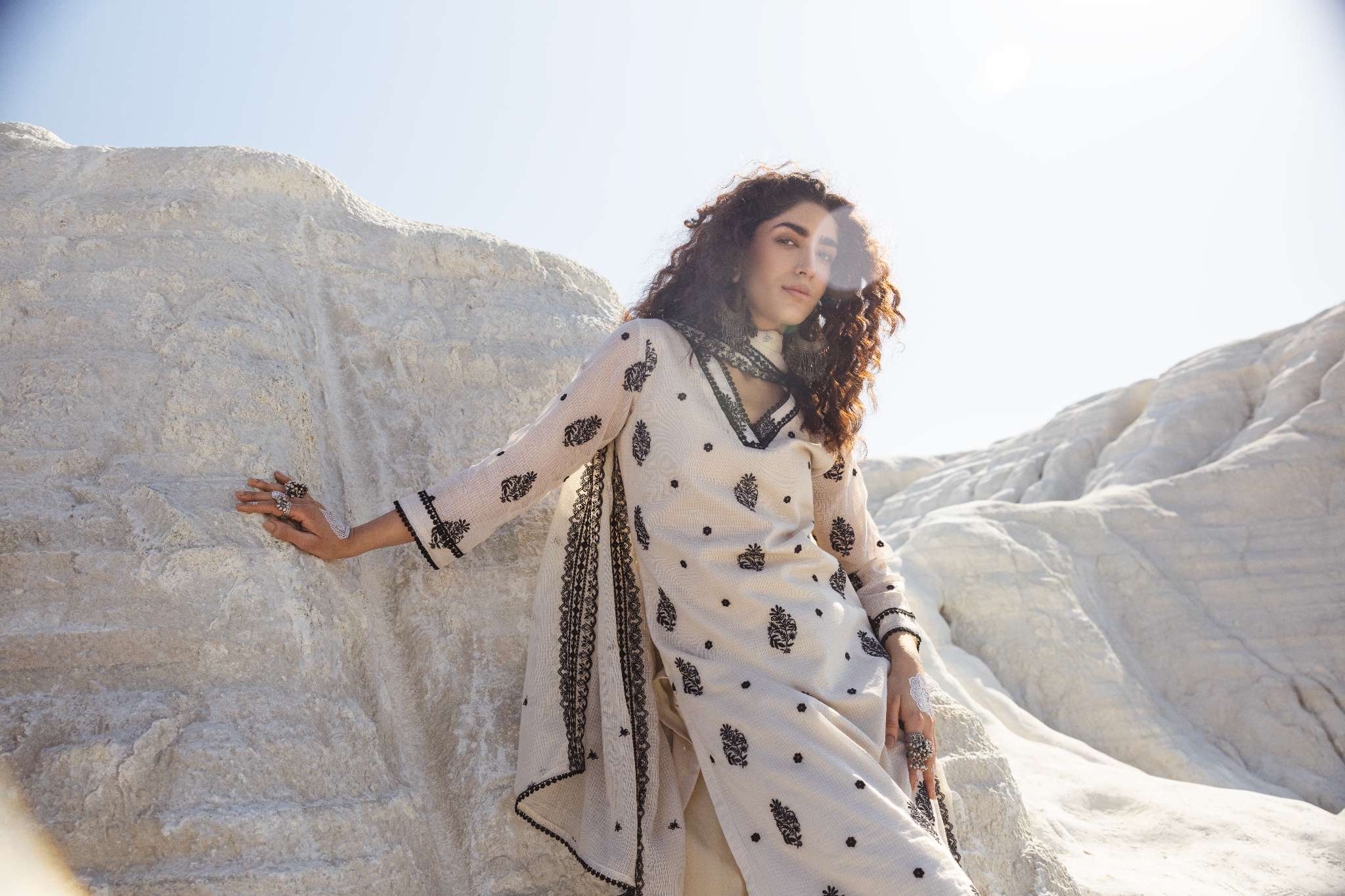 OFF WHITE EMBROIDERED KURTA SET