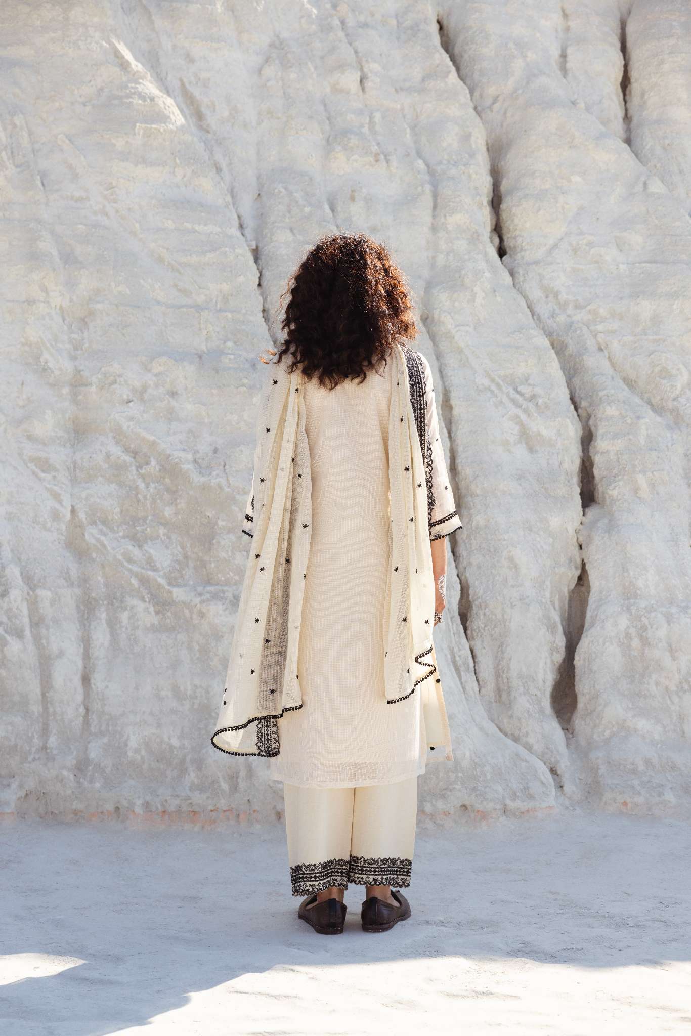 OFF WHITE EMBROIDERED KURTA SET