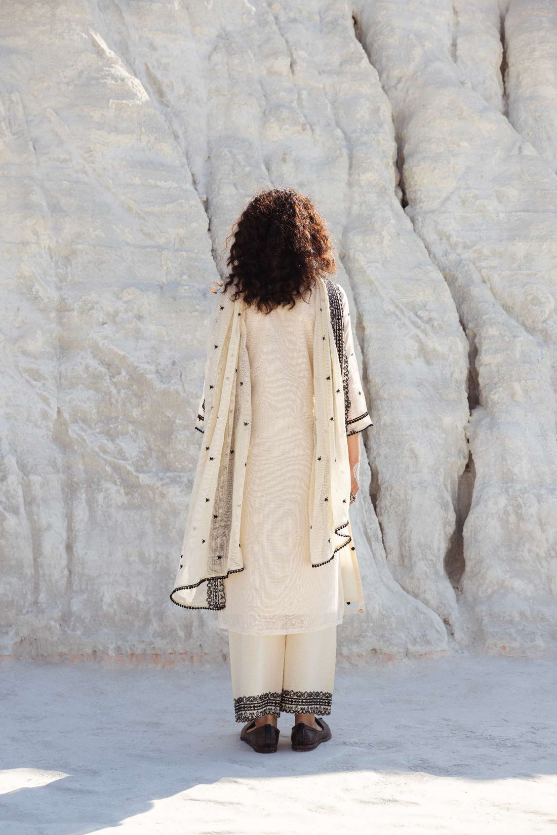 OFF WHITE EMBROIDERED KURTA SET