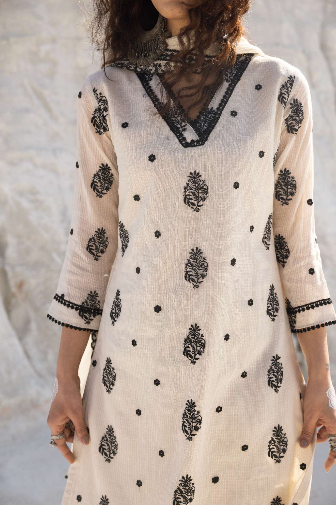 OFF WHITE EMBROIDERED KURTA SET
