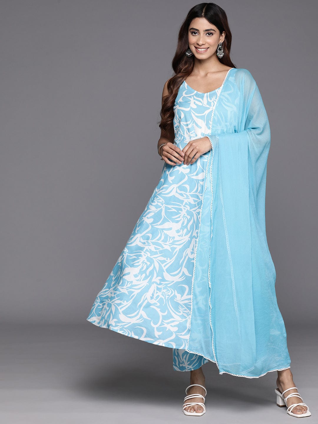 zeyvelle Women Blue Floral Printed Sleevless Anarkali Kurta With Bottom