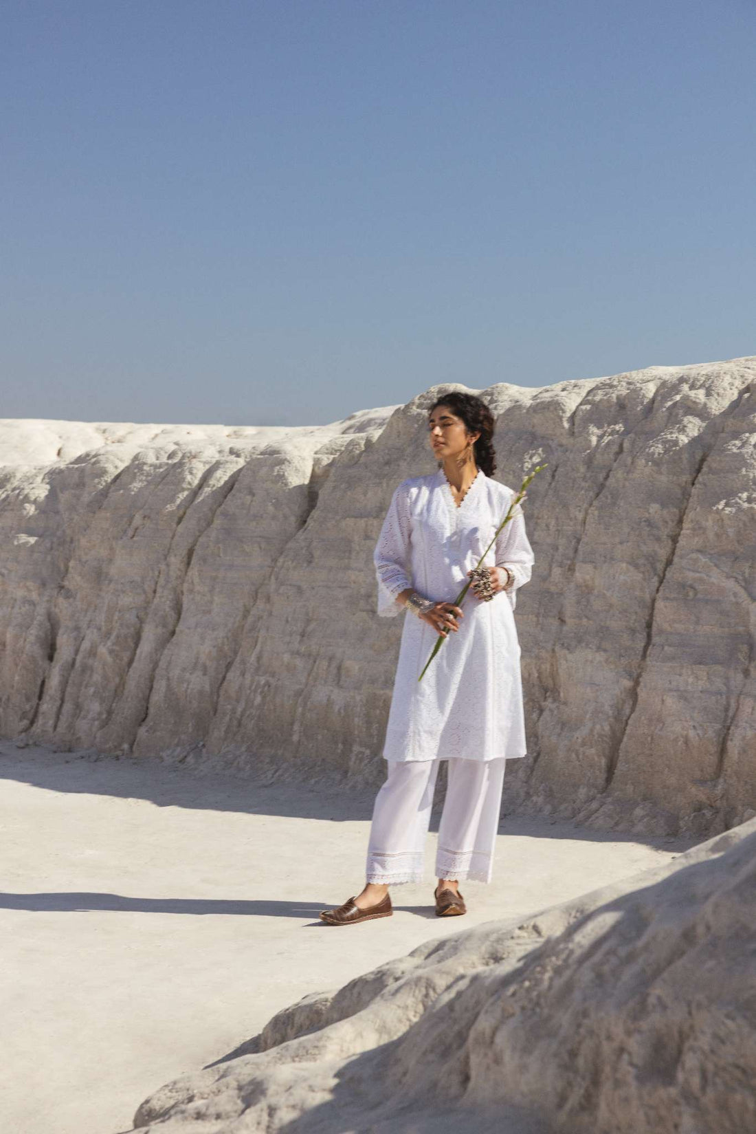 WHITE SCHIFFLI KURTA SET