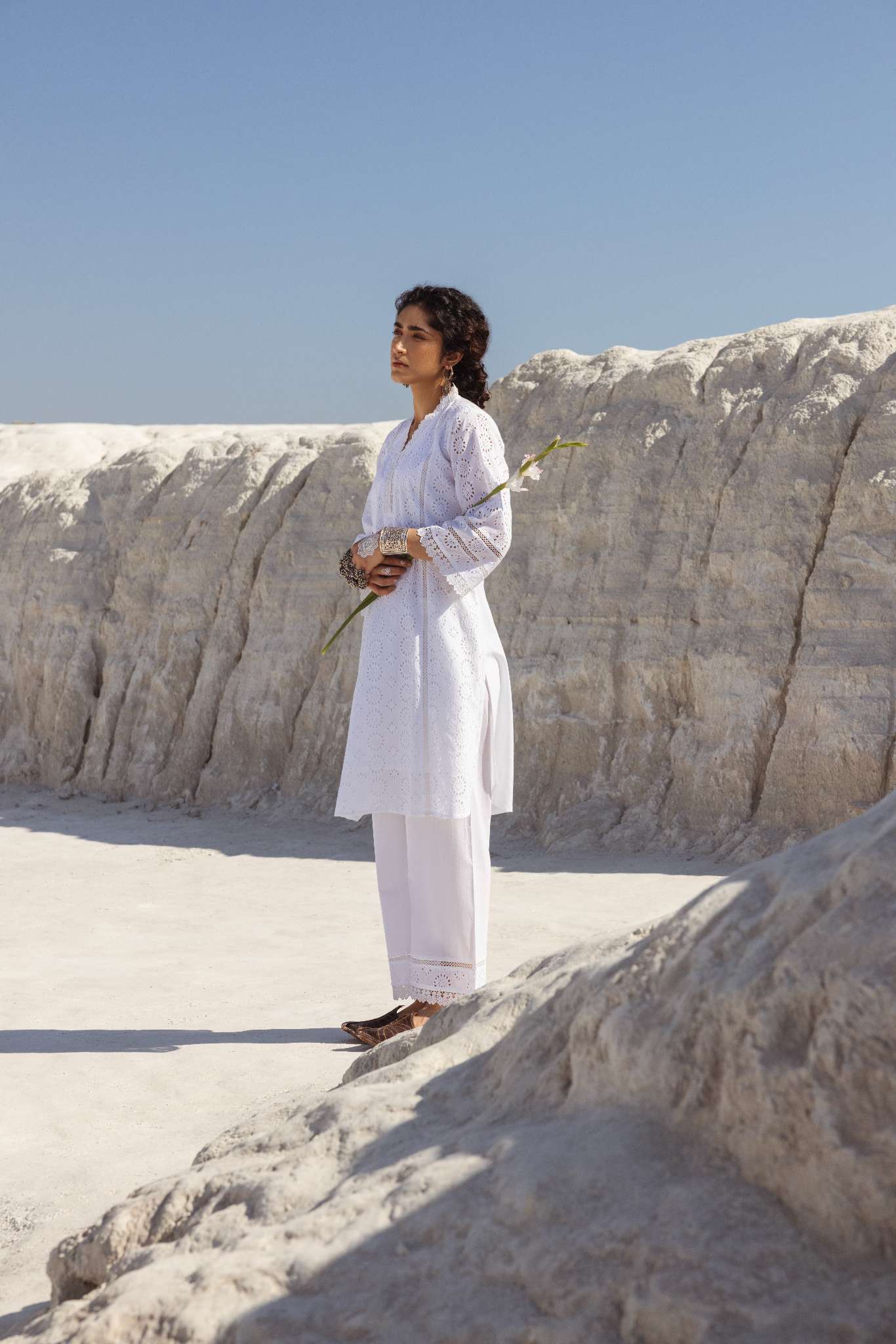 WHITE SCHIFFLI KURTA SET