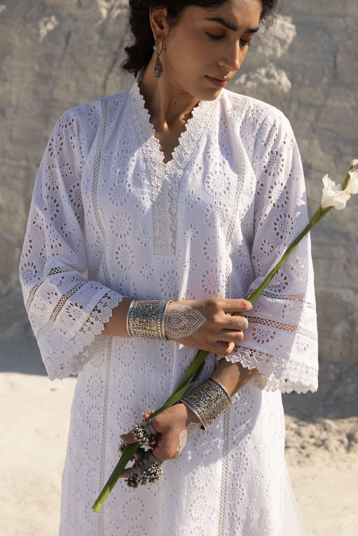 WHITE SCHIFFLI KURTA SET
