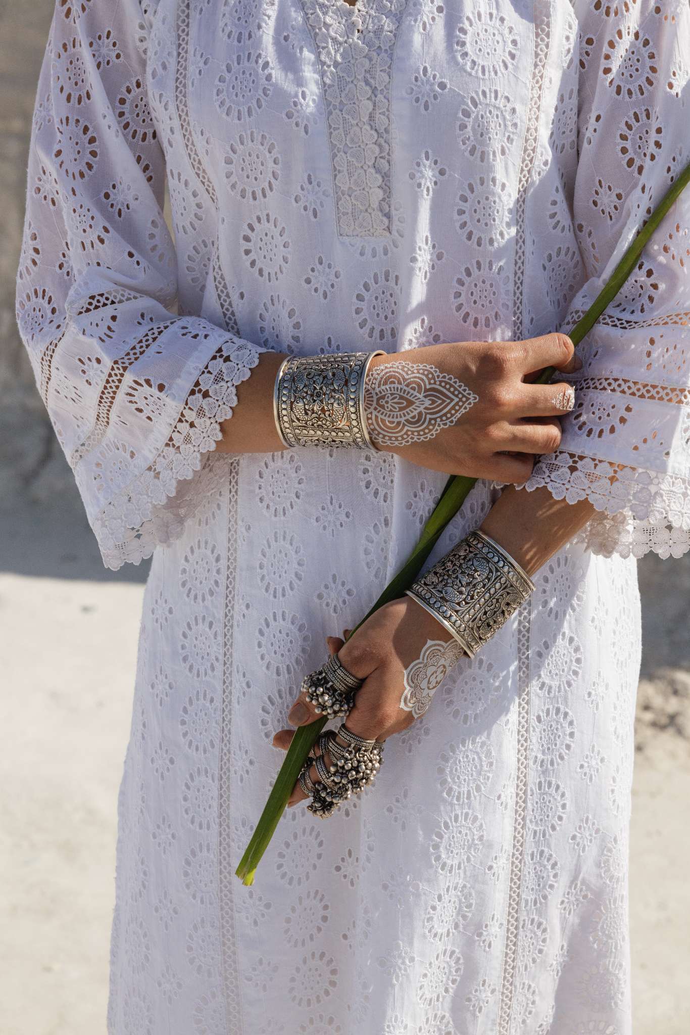 WHITE SCHIFFLI KURTA SET
