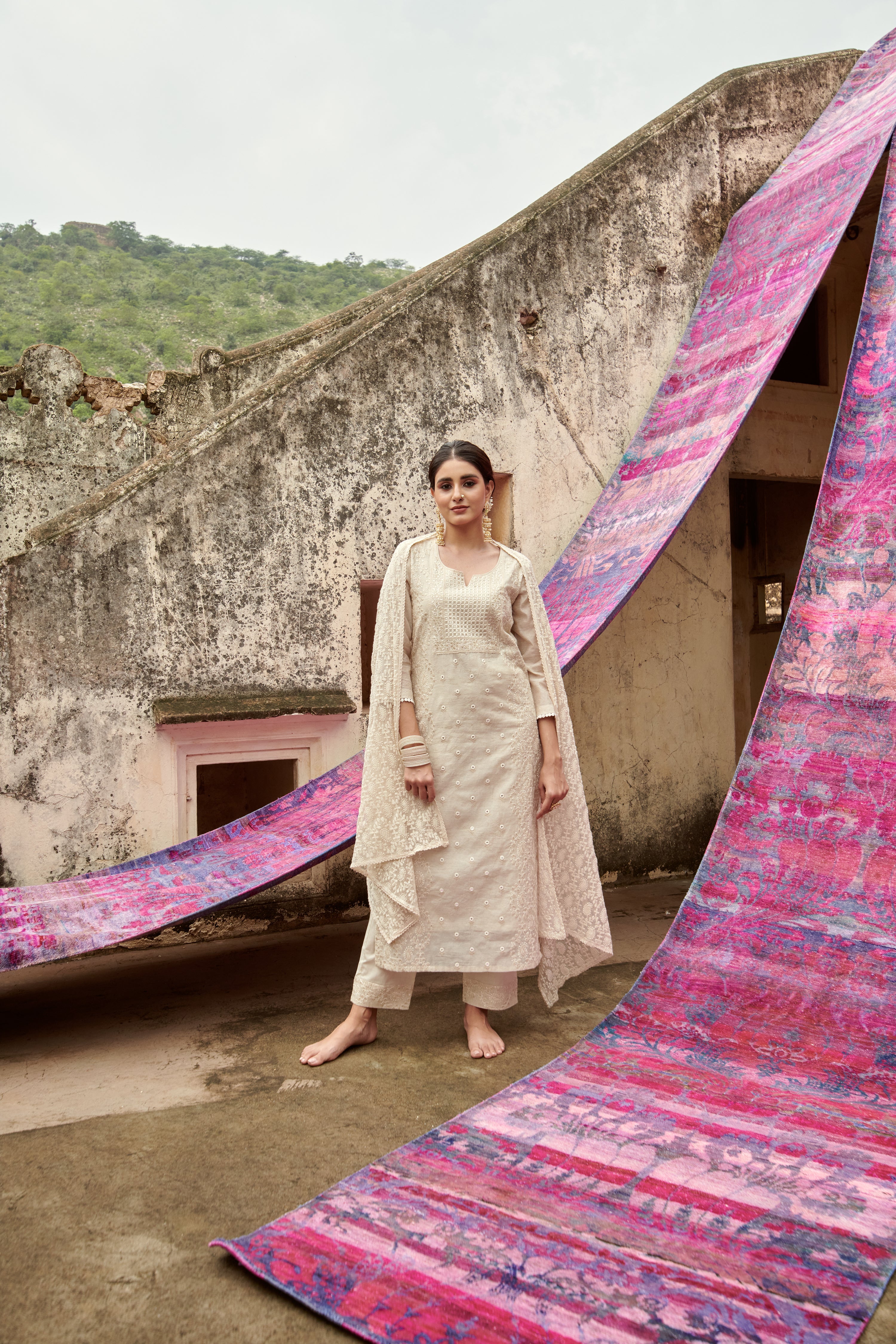 IVORY EMBROIDERED KURTA SET