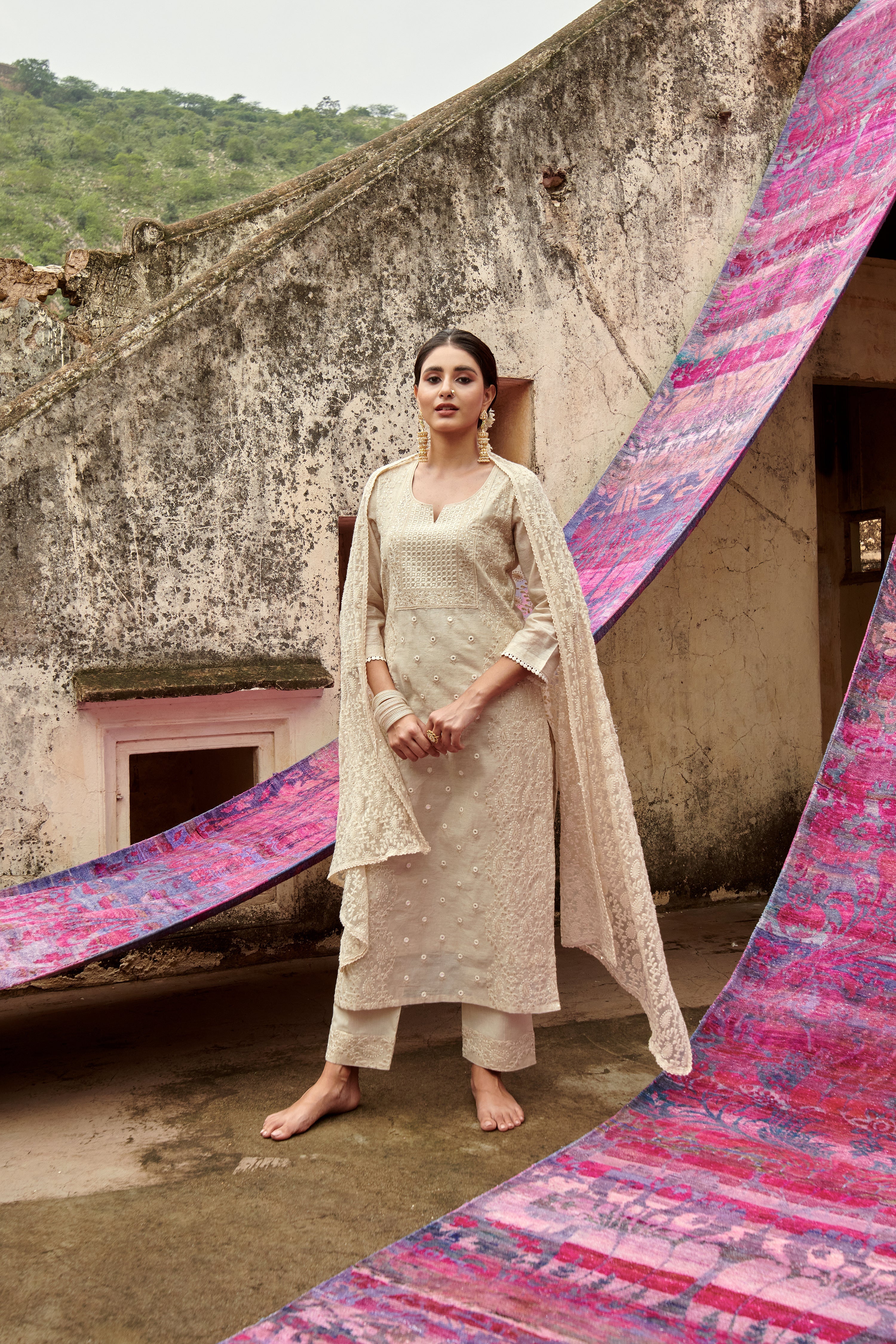 IVORY EMBROIDERED KURTA SET