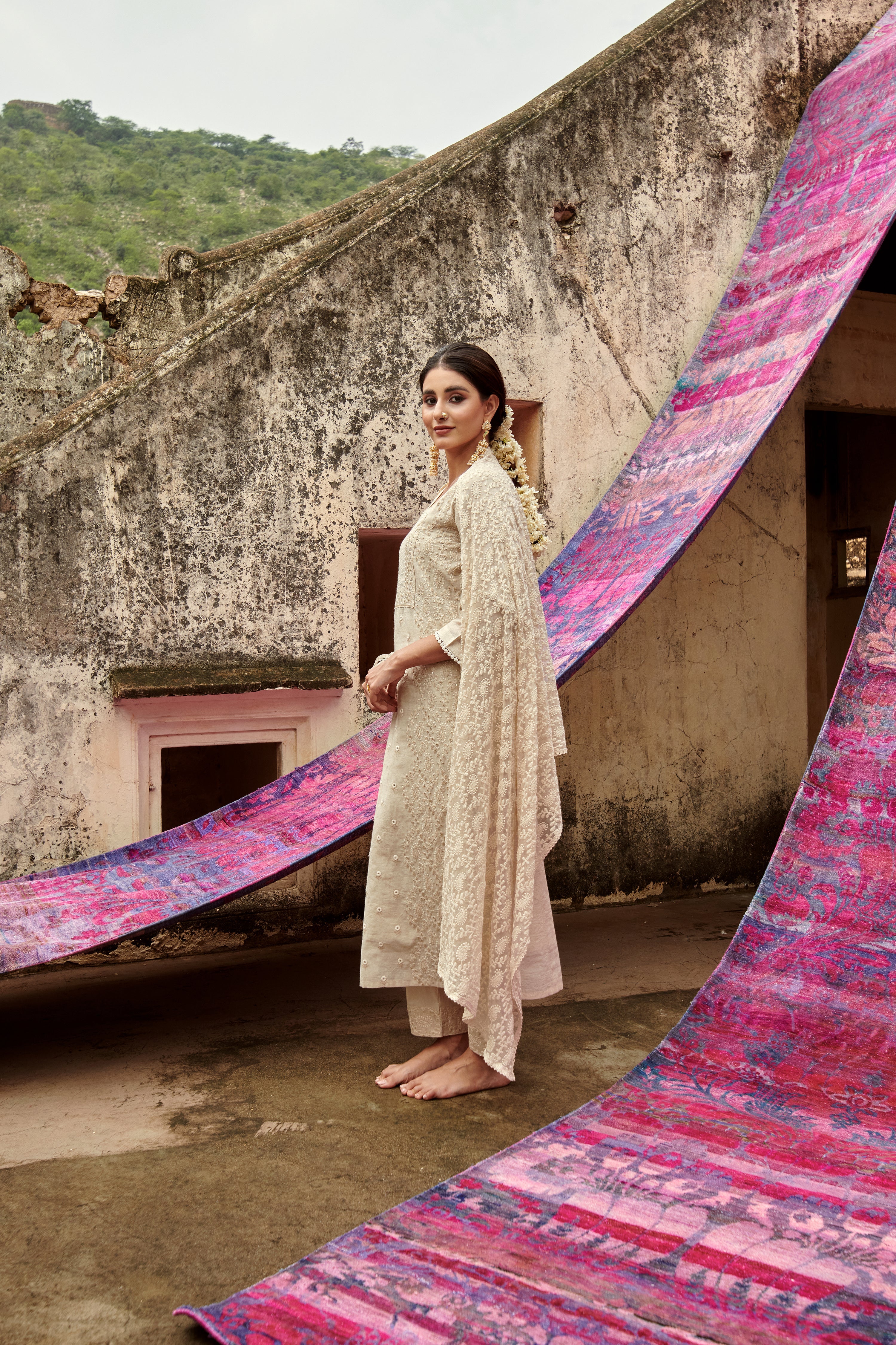 IVORY EMBROIDERED KURTA SET