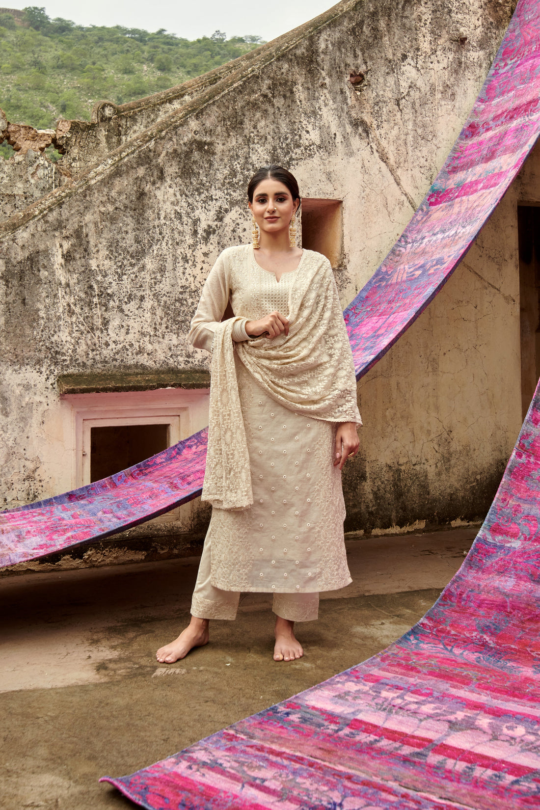 IVORY EMBROIDERED KURTA SET