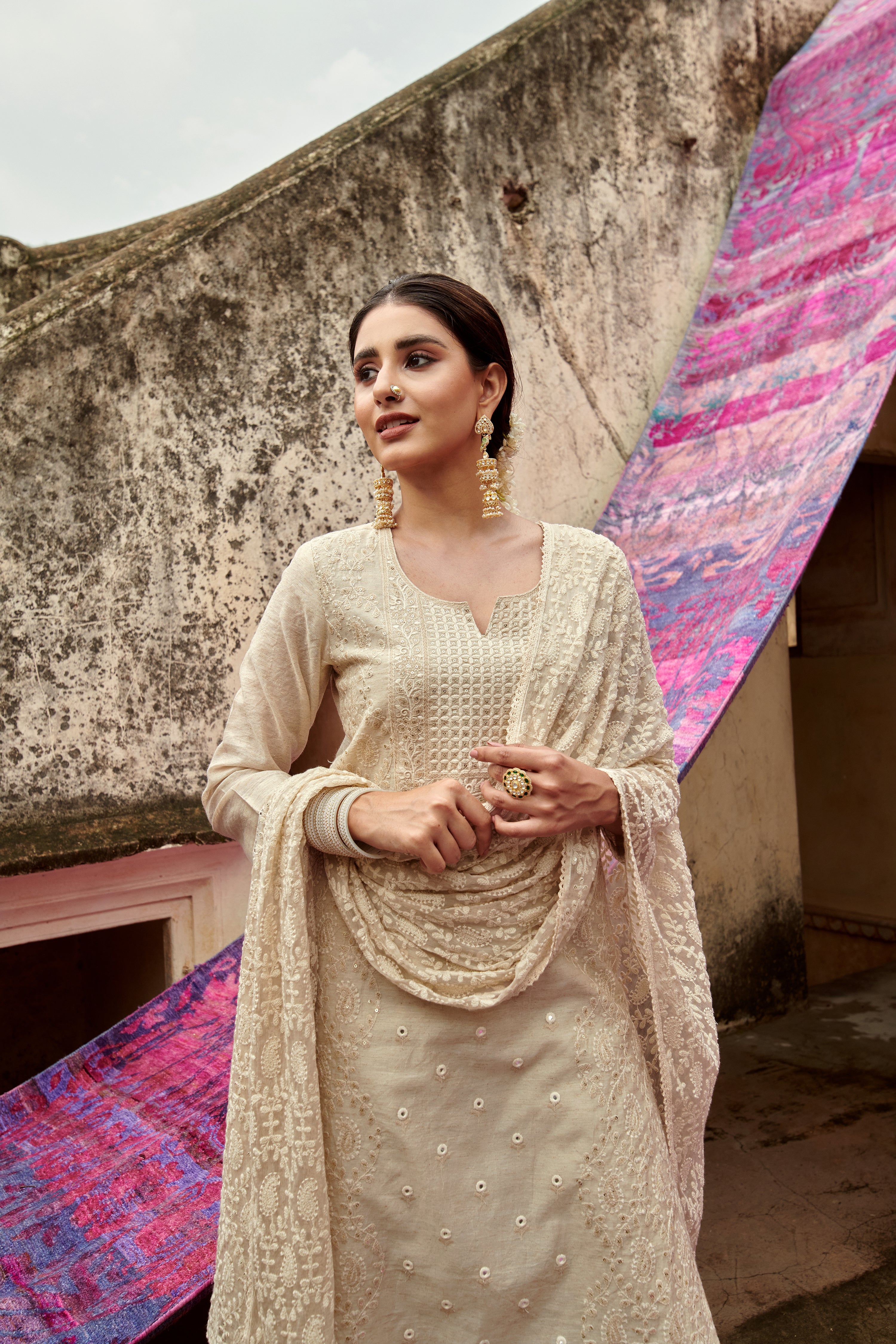 IVORY EMBROIDERED KURTA SET