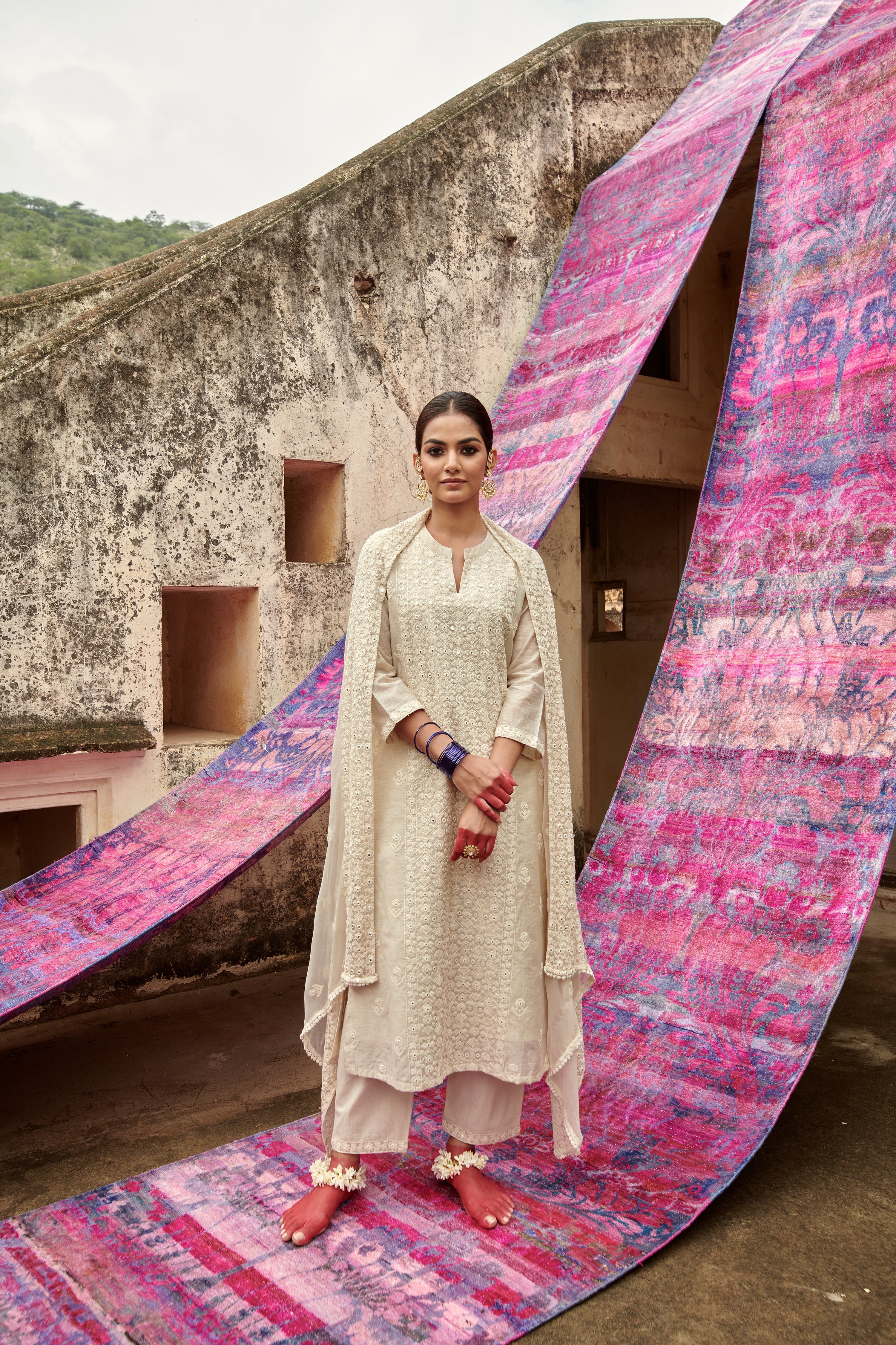 CHIKANKARI EMBROIDERED KURTA SET