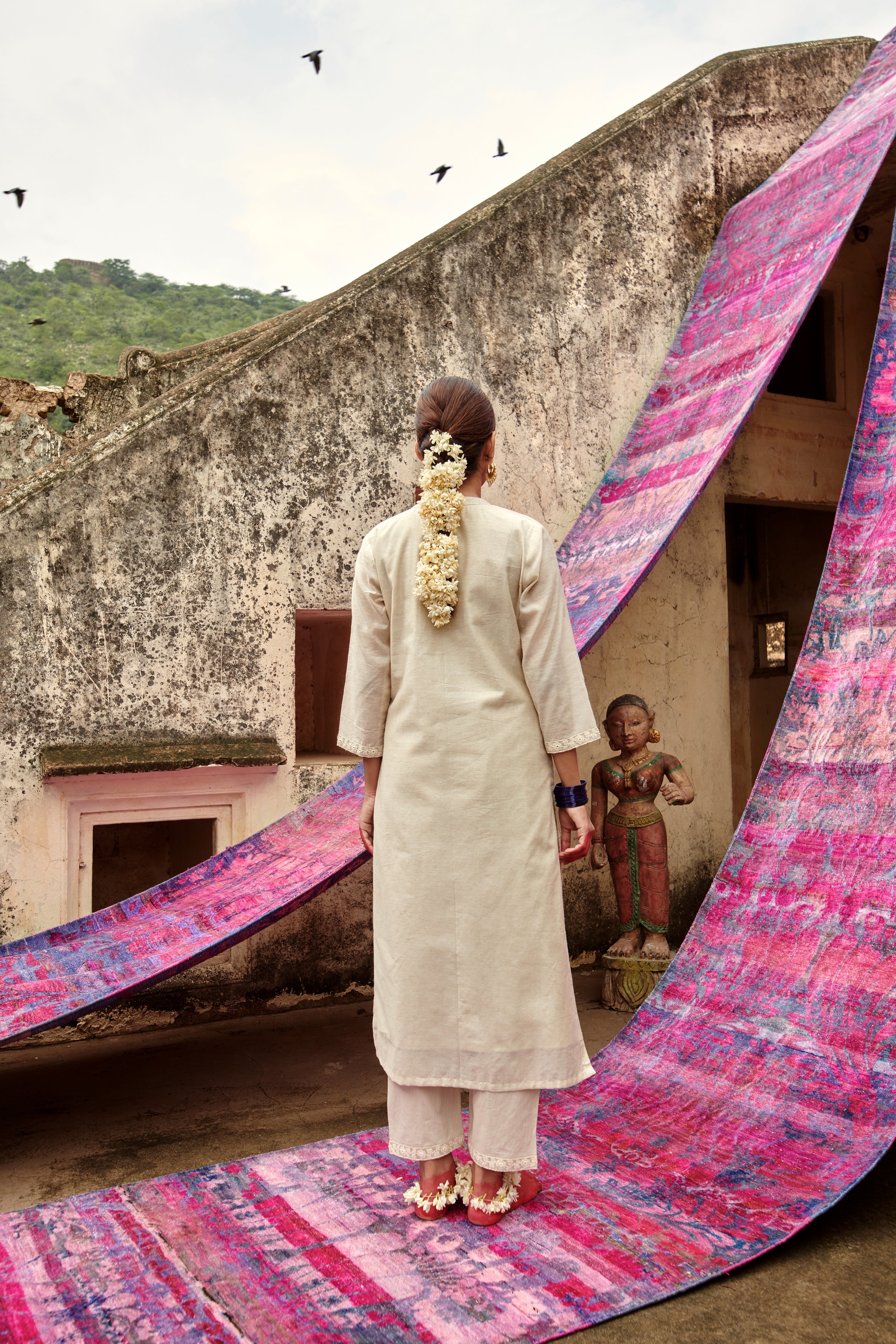 CHIKANKARI EMBROIDERED KURTA SET