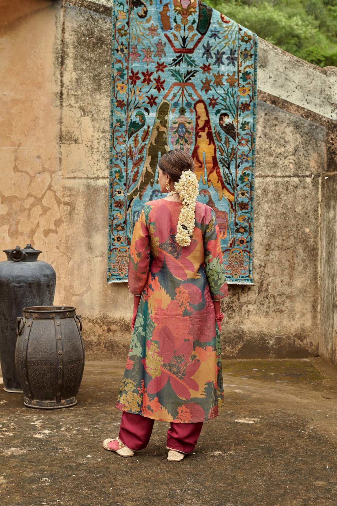 V-NECK ORGANZA KURTA SET
