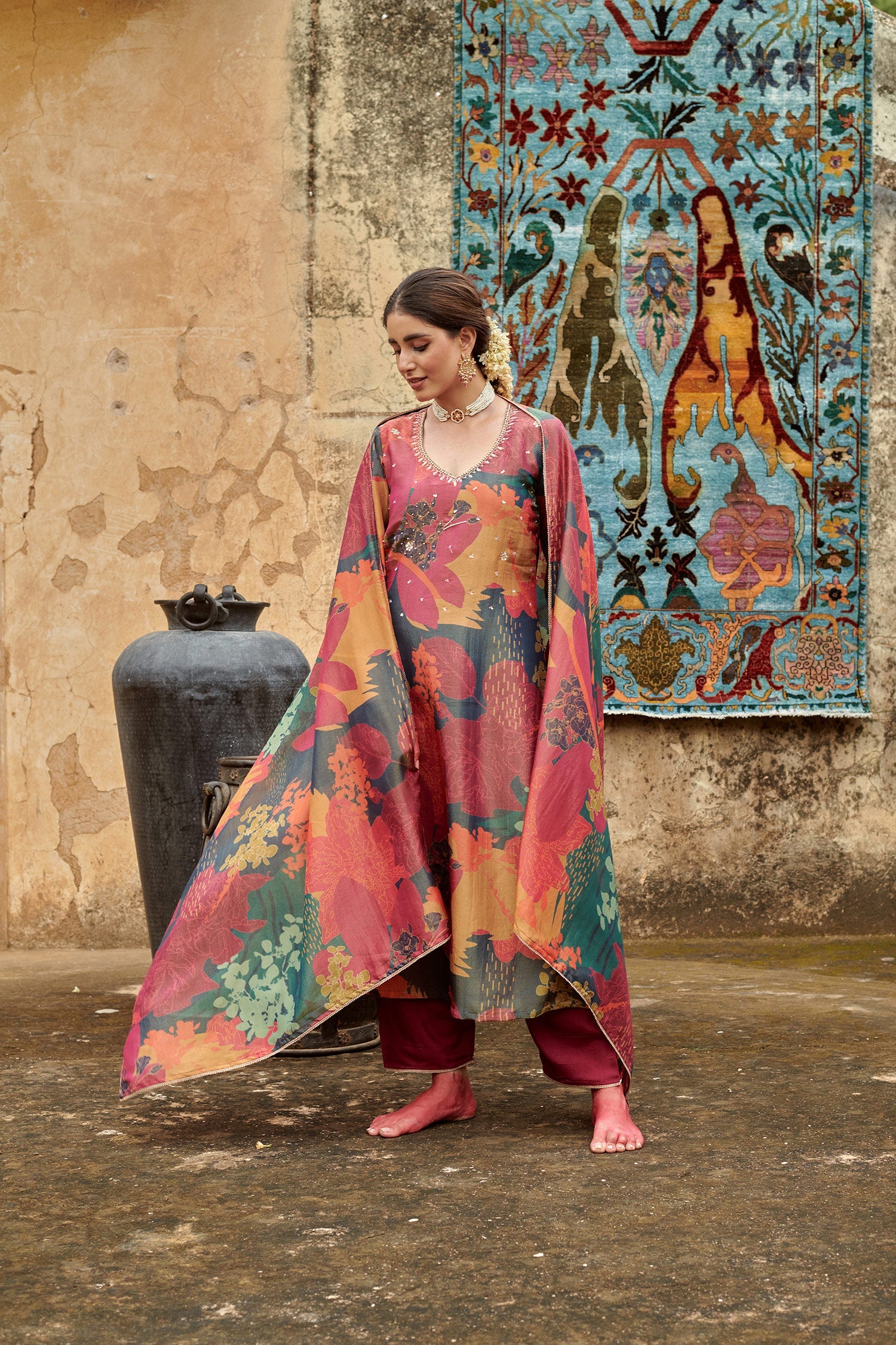 V-NECK ORGANZA KURTA SET