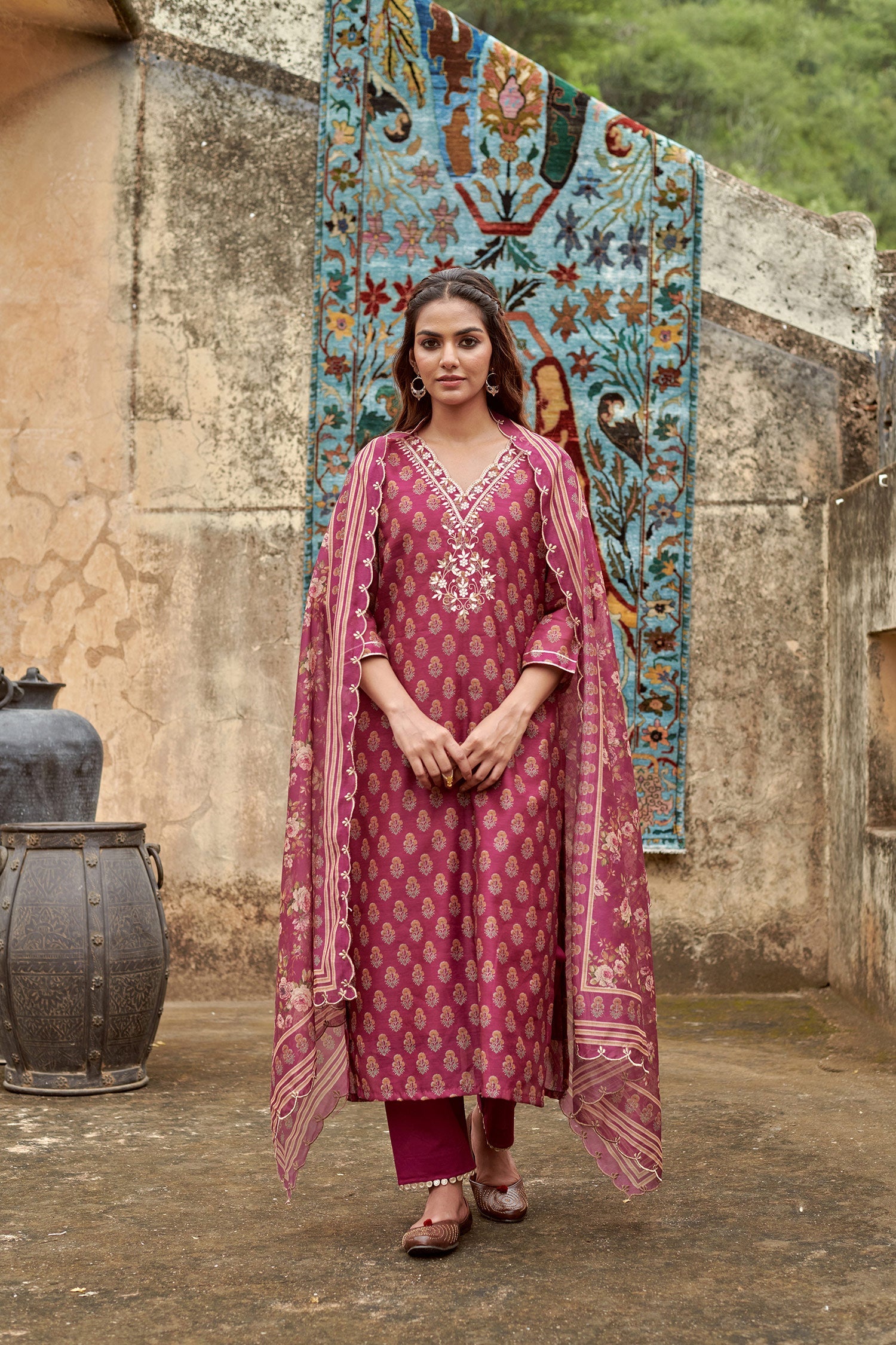 V-NECK KURTA SET