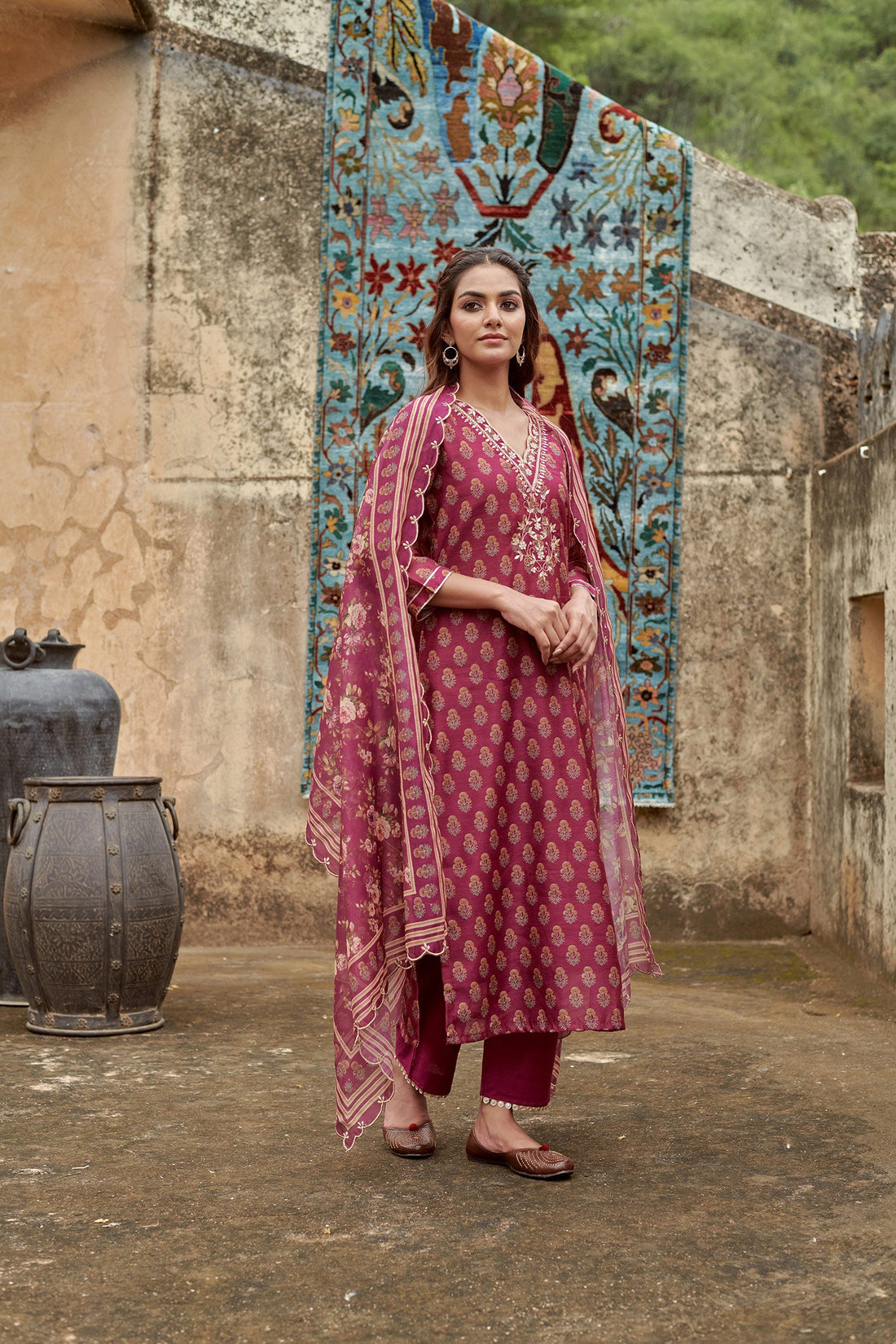 V-NECK KURTA SET
