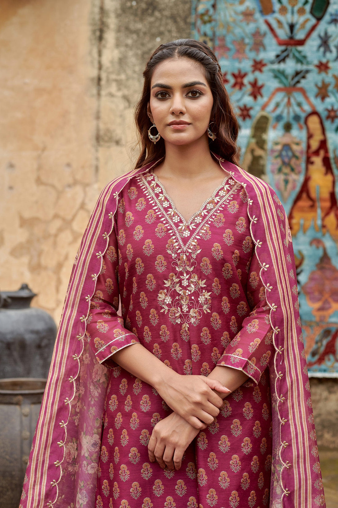 V-NECK KURTA SET