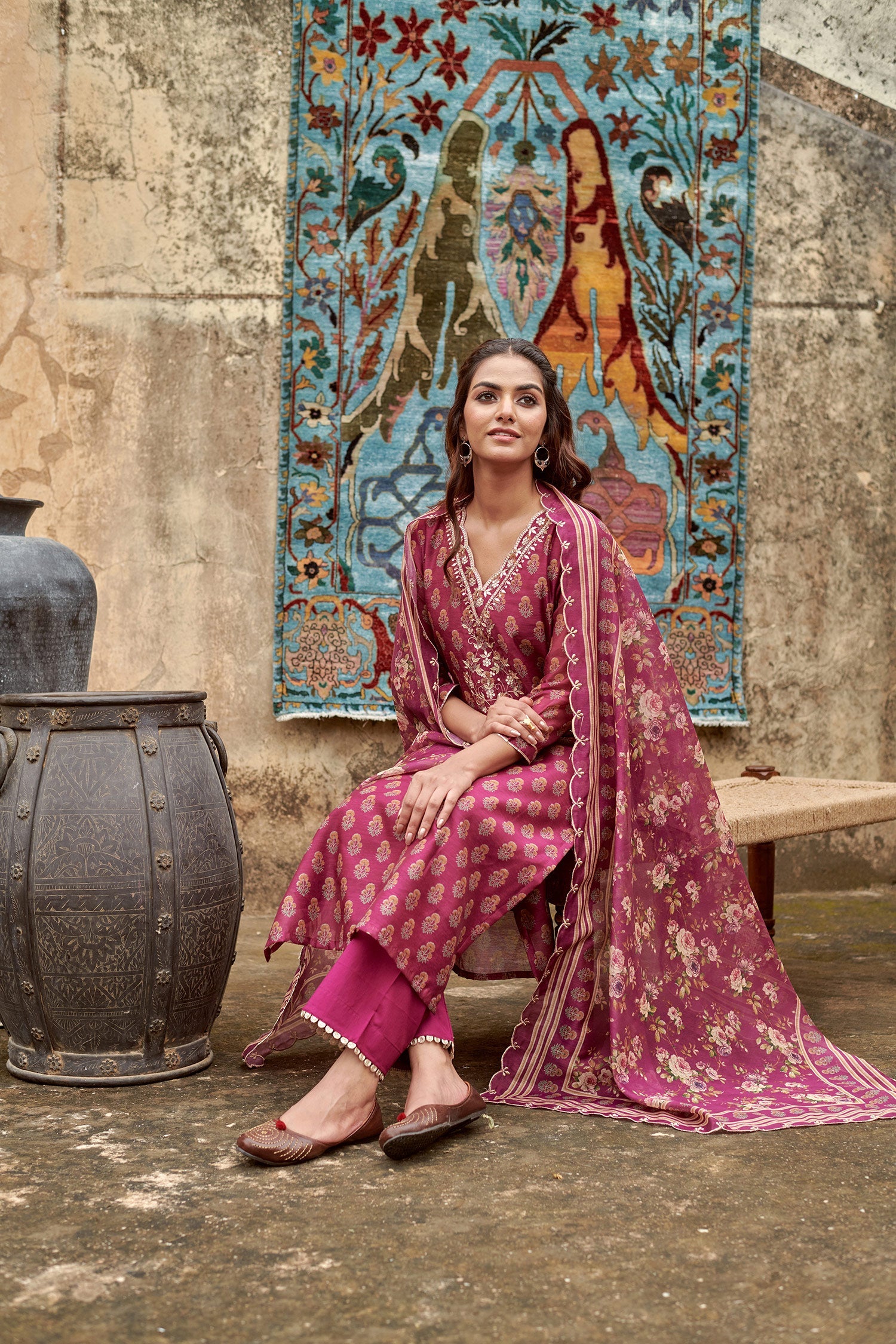 V-NECK KURTA SET