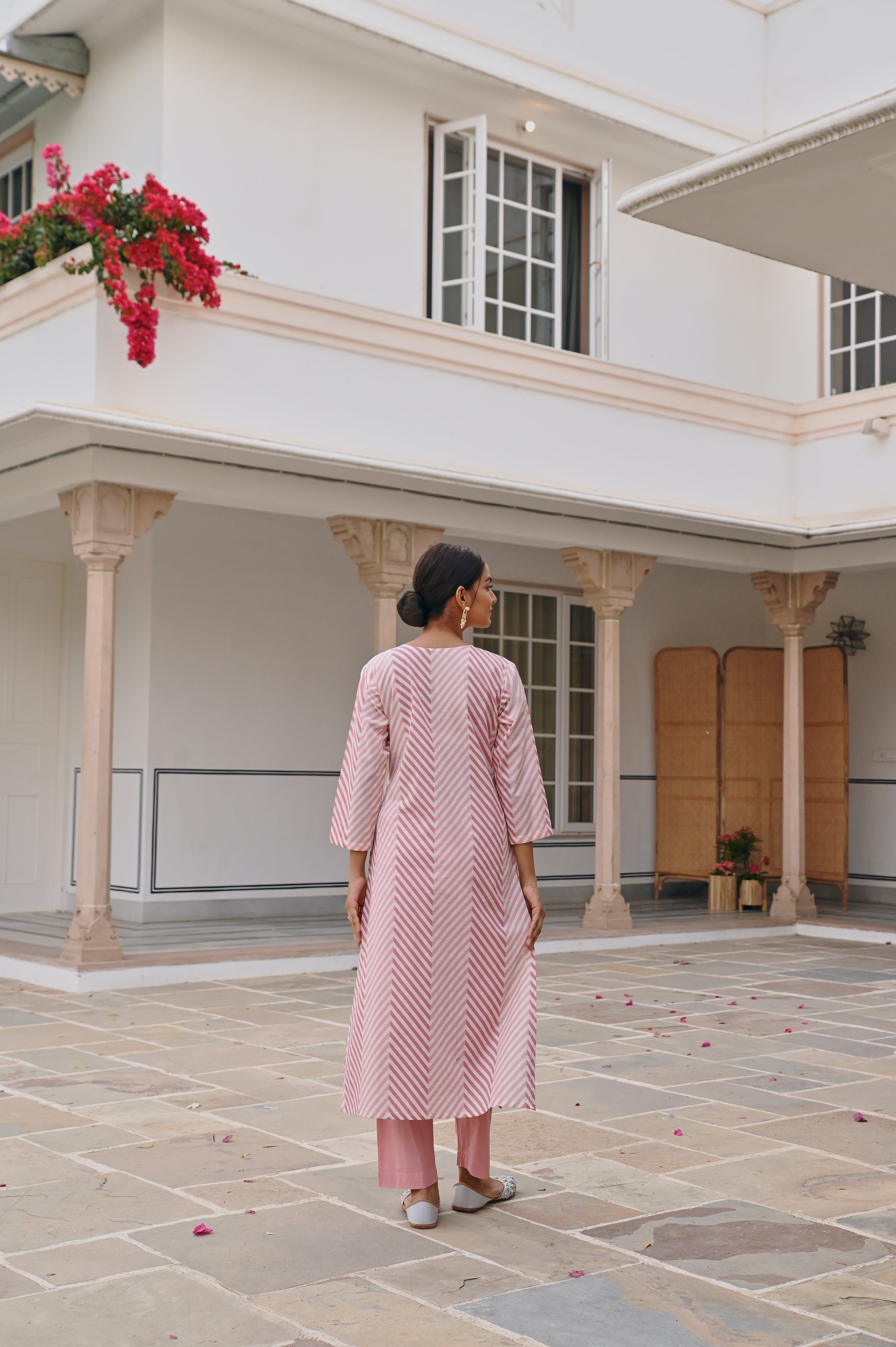 PINK THREAD EMBROIDERED LEHARIYA KURTA SET