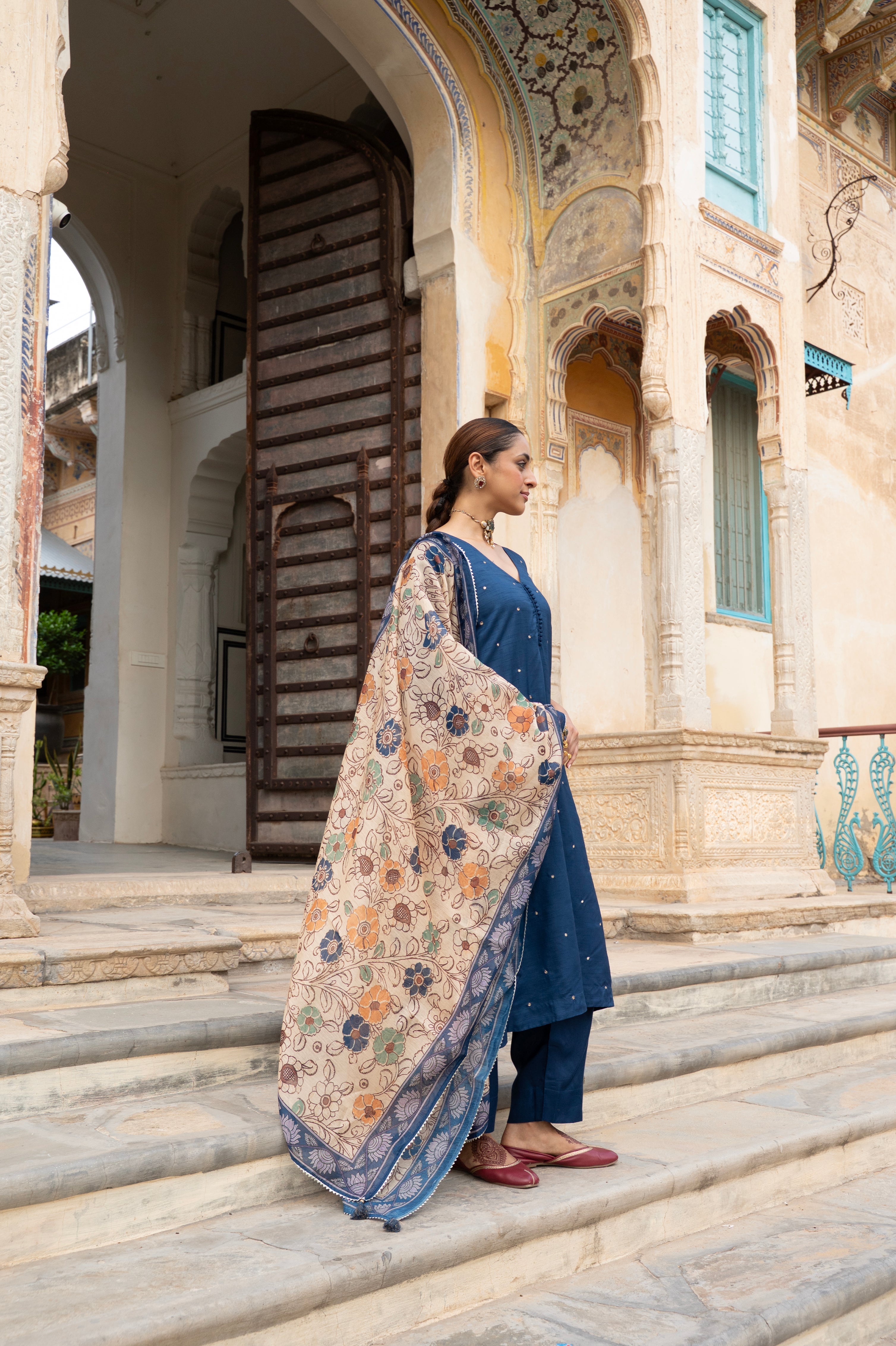 ROYAL BLUE PURE DOLA SILK EMBROIDERED KURTA SET