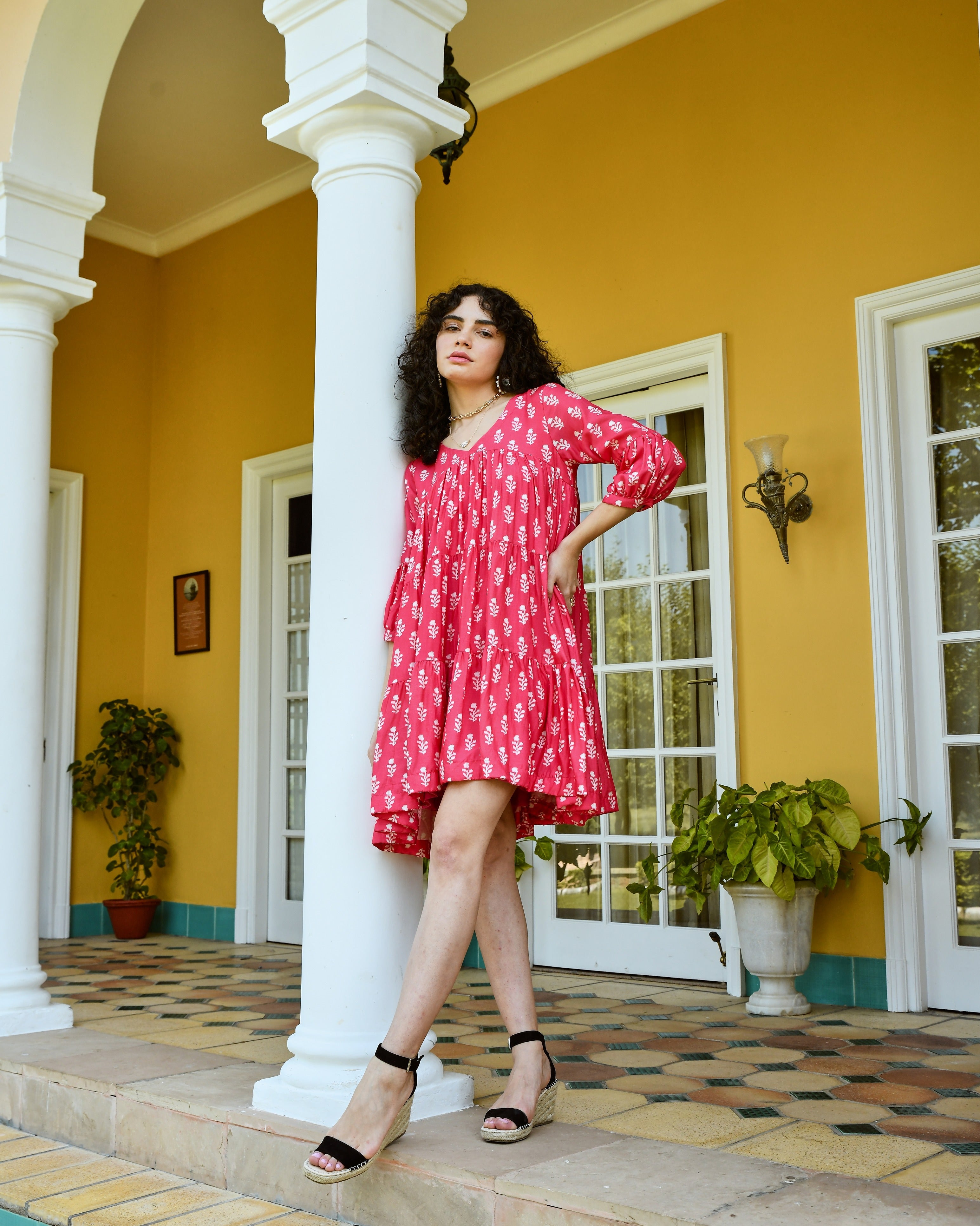 RED PRINTED TIERED MINI DRESS