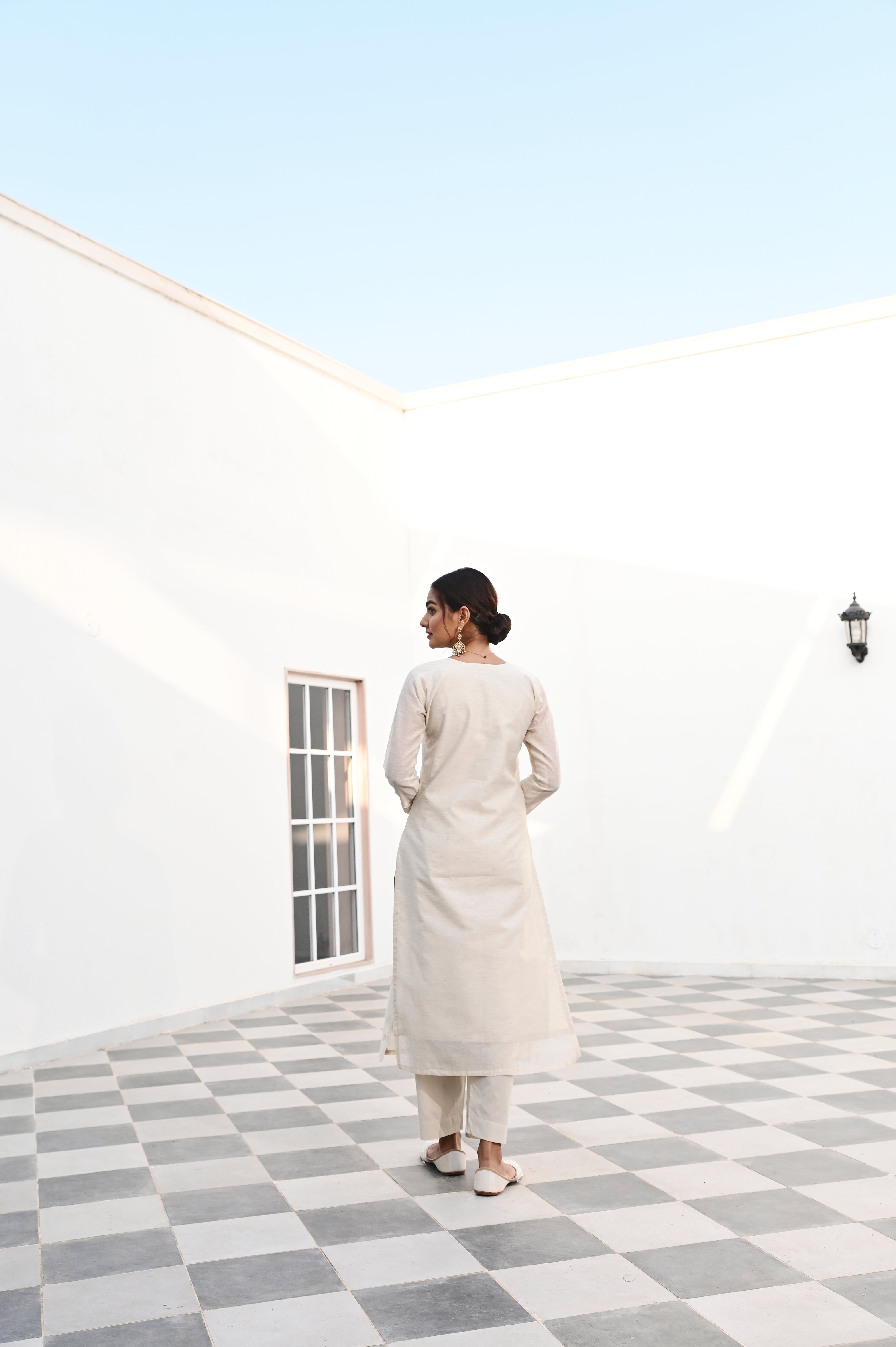 OFF WHITE CHIKANKARI EMBROIDERED KURTA SET