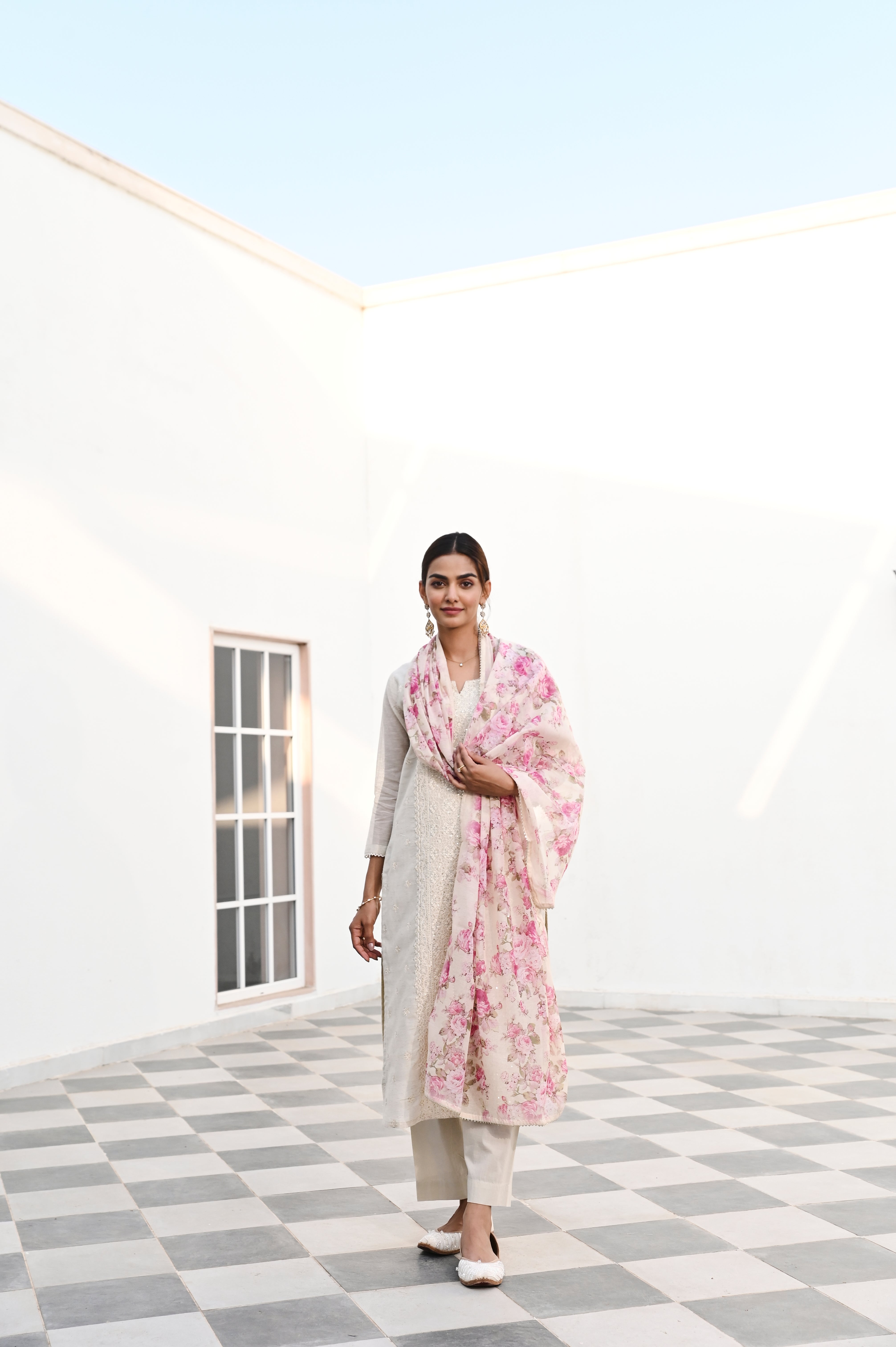 OFF WHITE CHIKANKARI EMBROIDERED KURTA SET