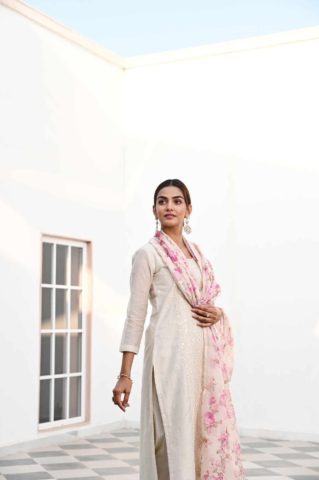 OFF WHITE CHIKANKARI EMBROIDERED KURTA SET