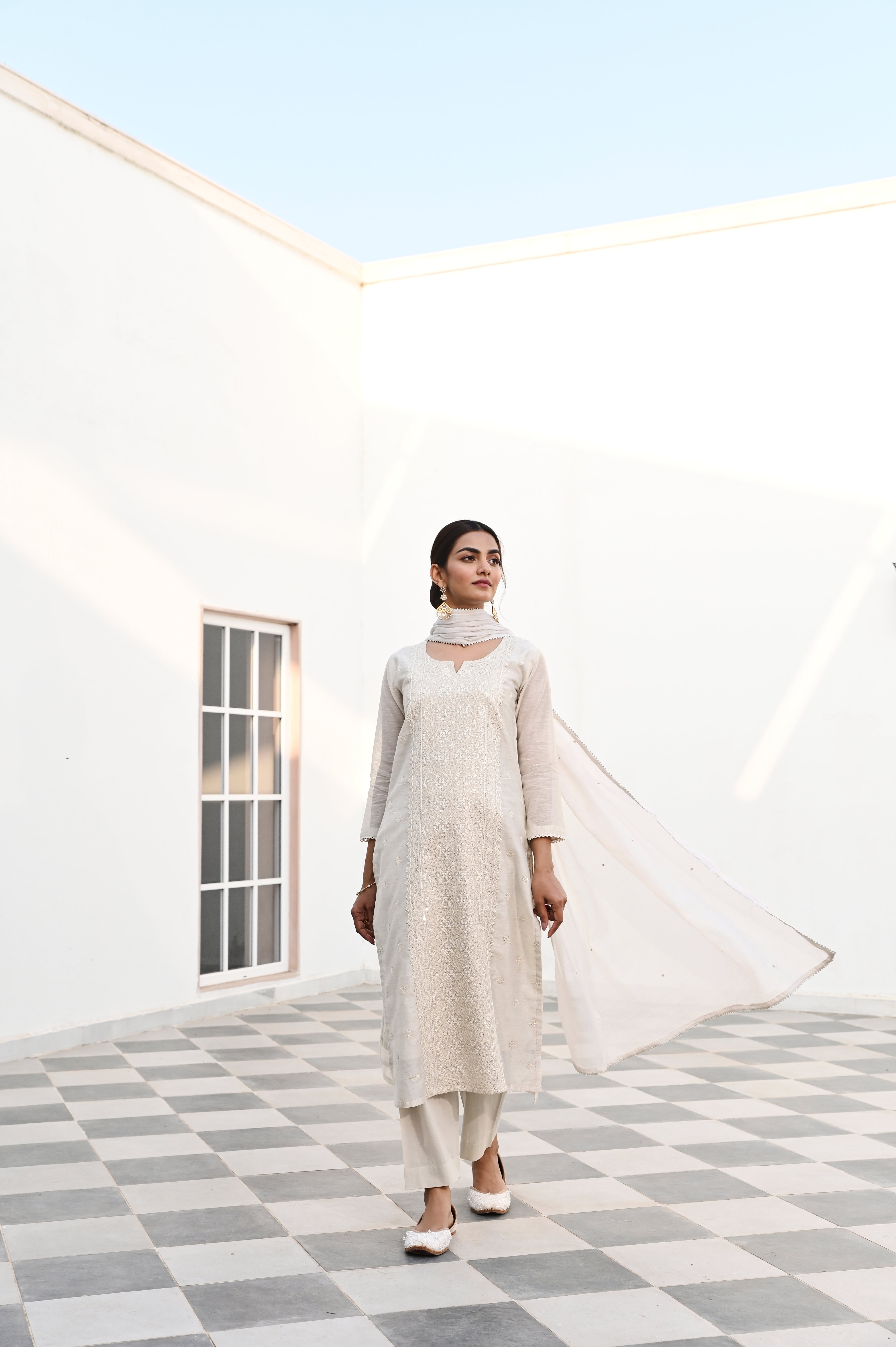 OFF WHITE CHIKANKARI EMBROIDERED JUTE CHANDERI KURTA SET