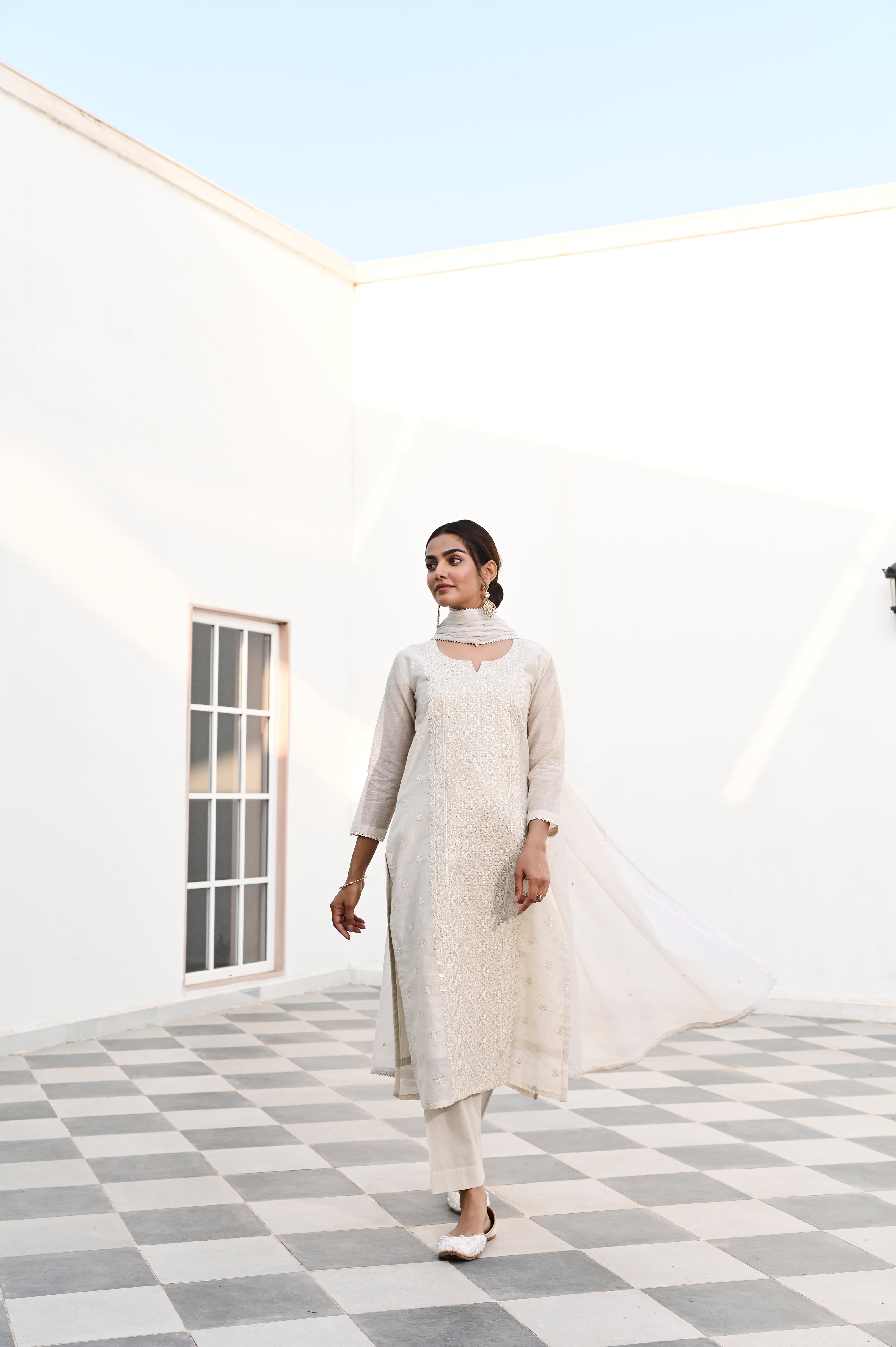 OFF WHITE CHIKANKARI EMBROIDERED JUTE CHANDERI KURTA SET