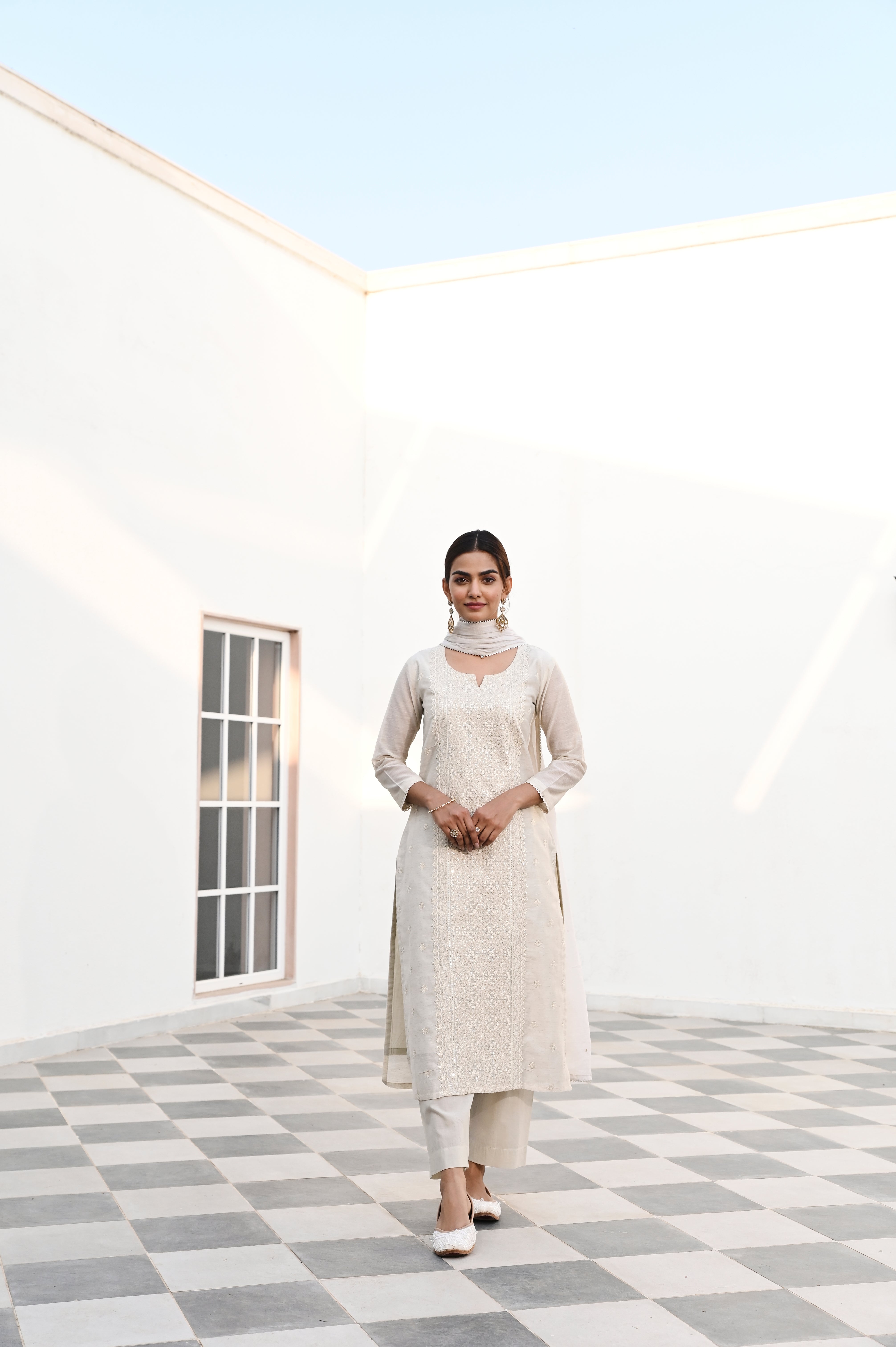 OFF WHITE CHIKANKARI EMBROIDERED JUTE CHANDERI KURTA SET