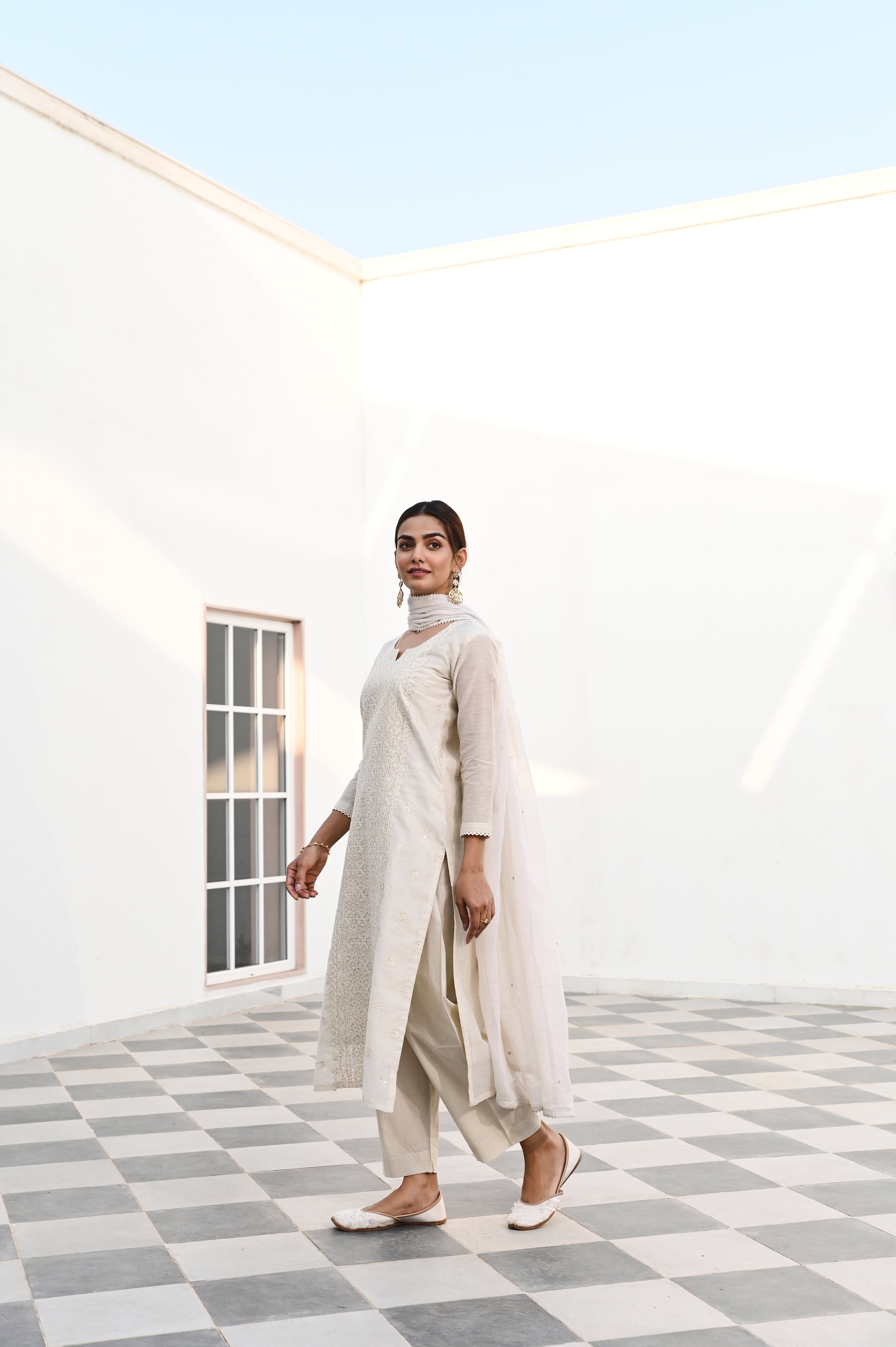 OFF WHITE CHIKANKARI EMBROIDERED JUTE CHANDERI KURTA SET