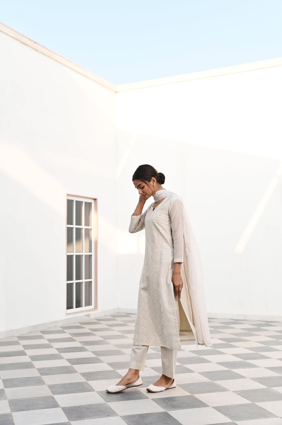 OFF WHITE CHIKANKARI EMBROIDERED JUTE CHANDERI KURTA SET
