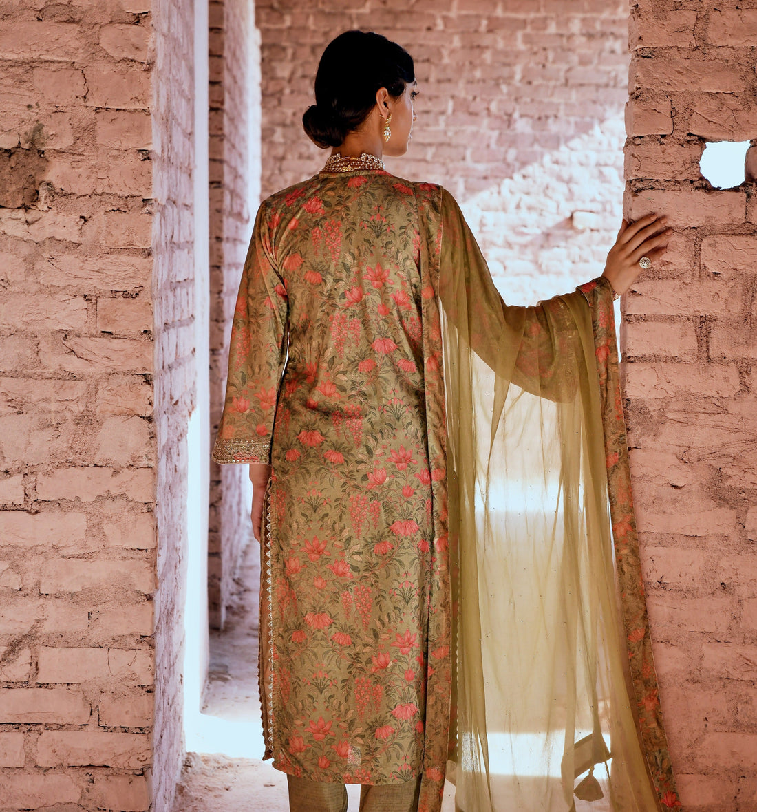OLIVE GREEN CLASSIC STRAIGHT MAKHMAL KURTA SET